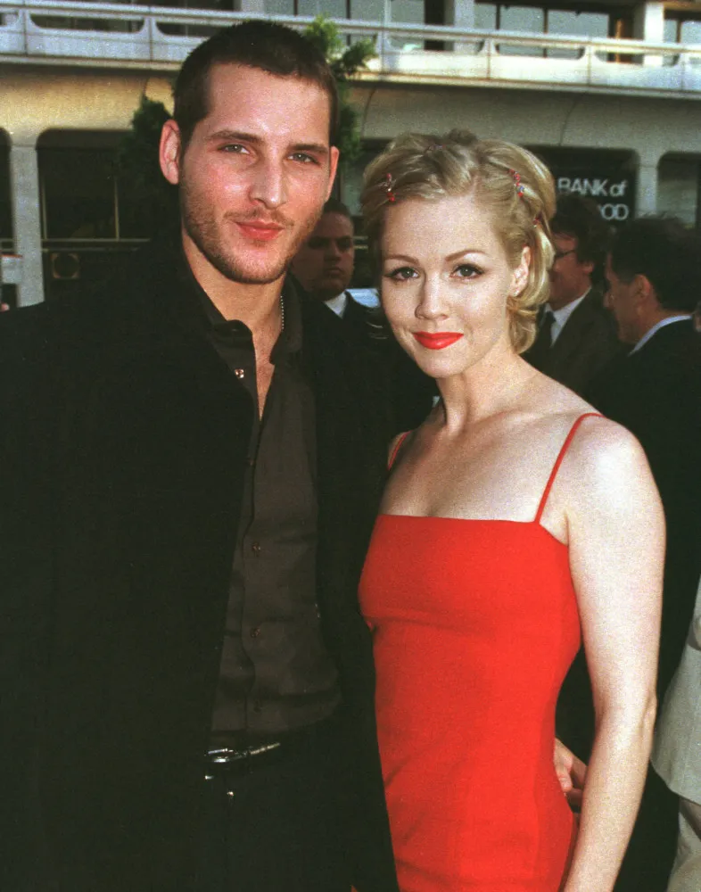 Jennie Garth como Kelly Taylor, a popular e, por vezes, complicada garota de Beverly Hills.