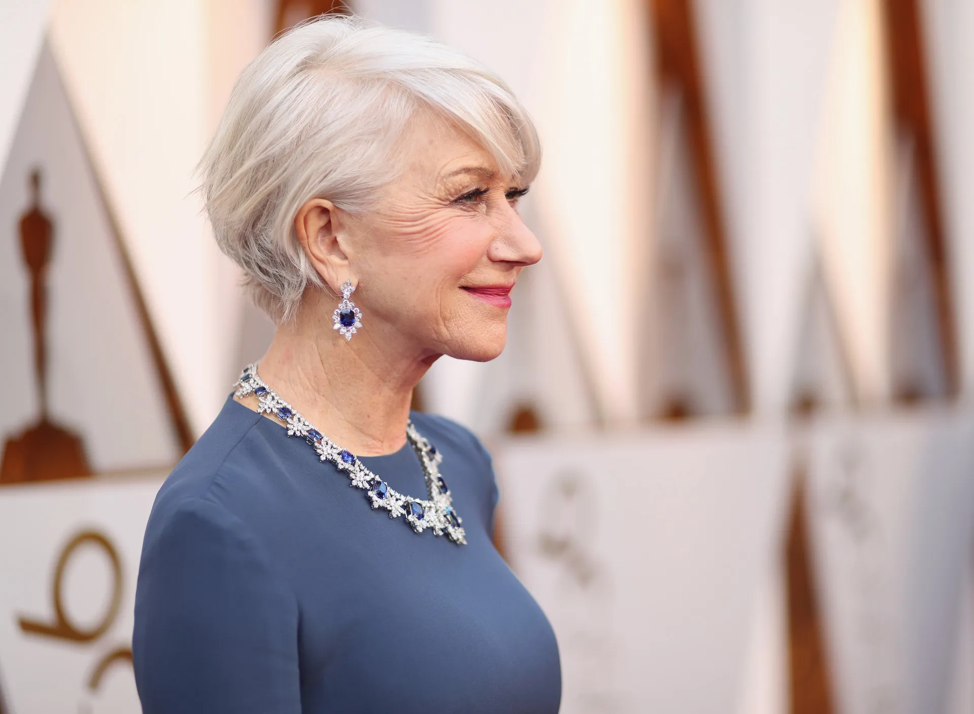 A aclamada atriz Helen Mirren, prima de Tania Mallet, em um evento público.