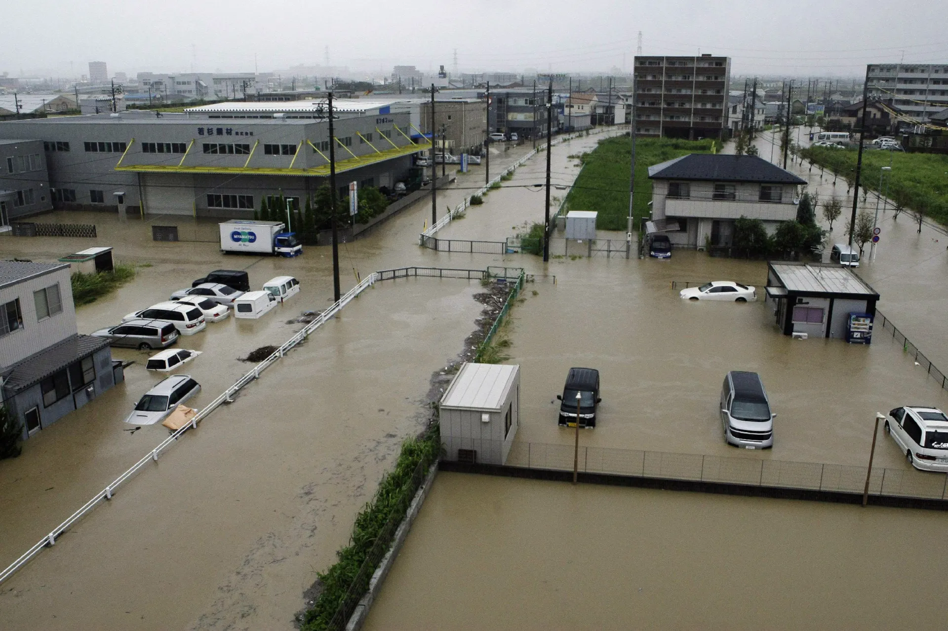 Horizonte de Nagoya, Japão, com seus arranha-céus modernos.