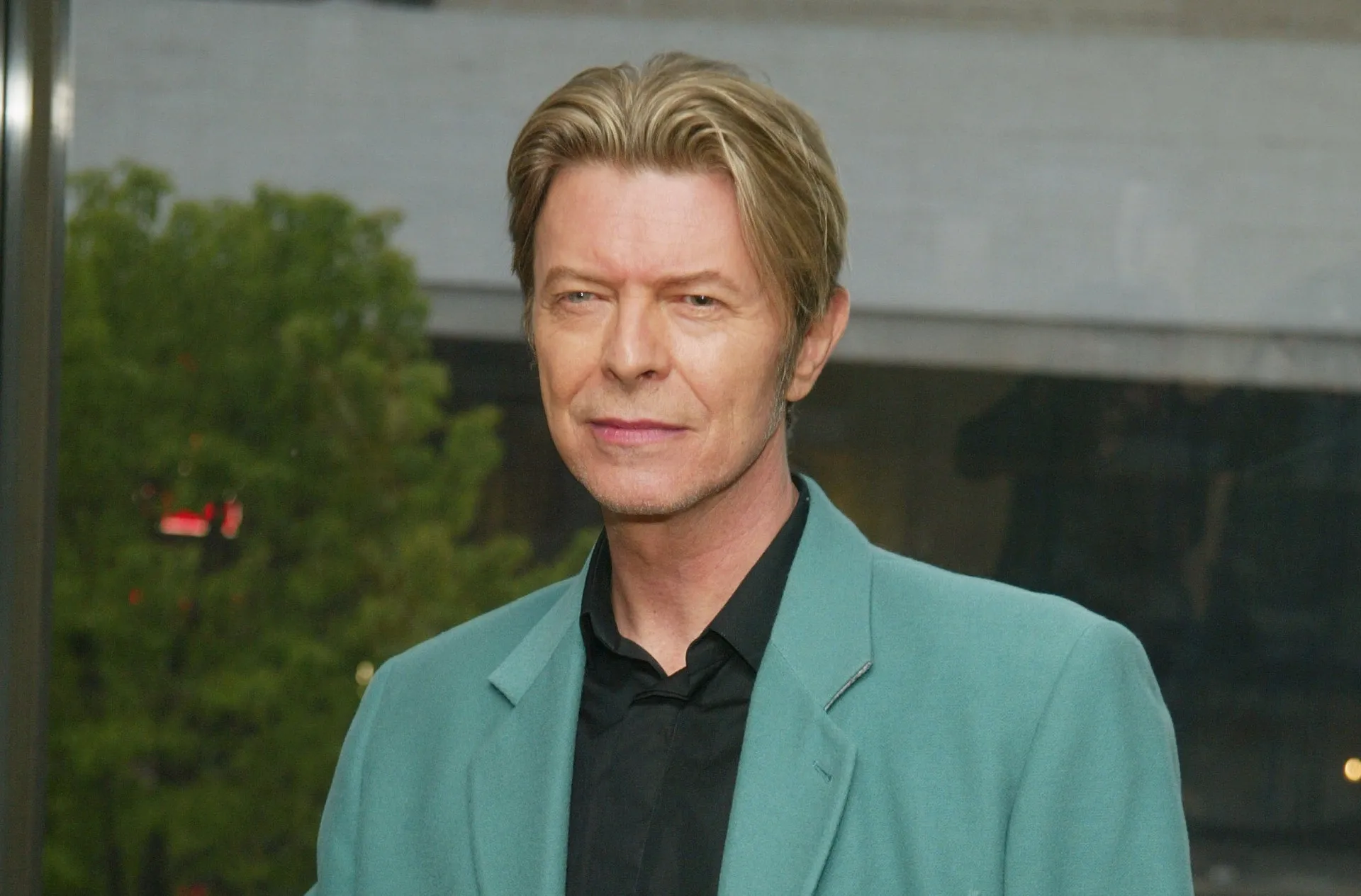 David Bowie caracterizado como uma figura messiânica no clipe 'The Next Day'.