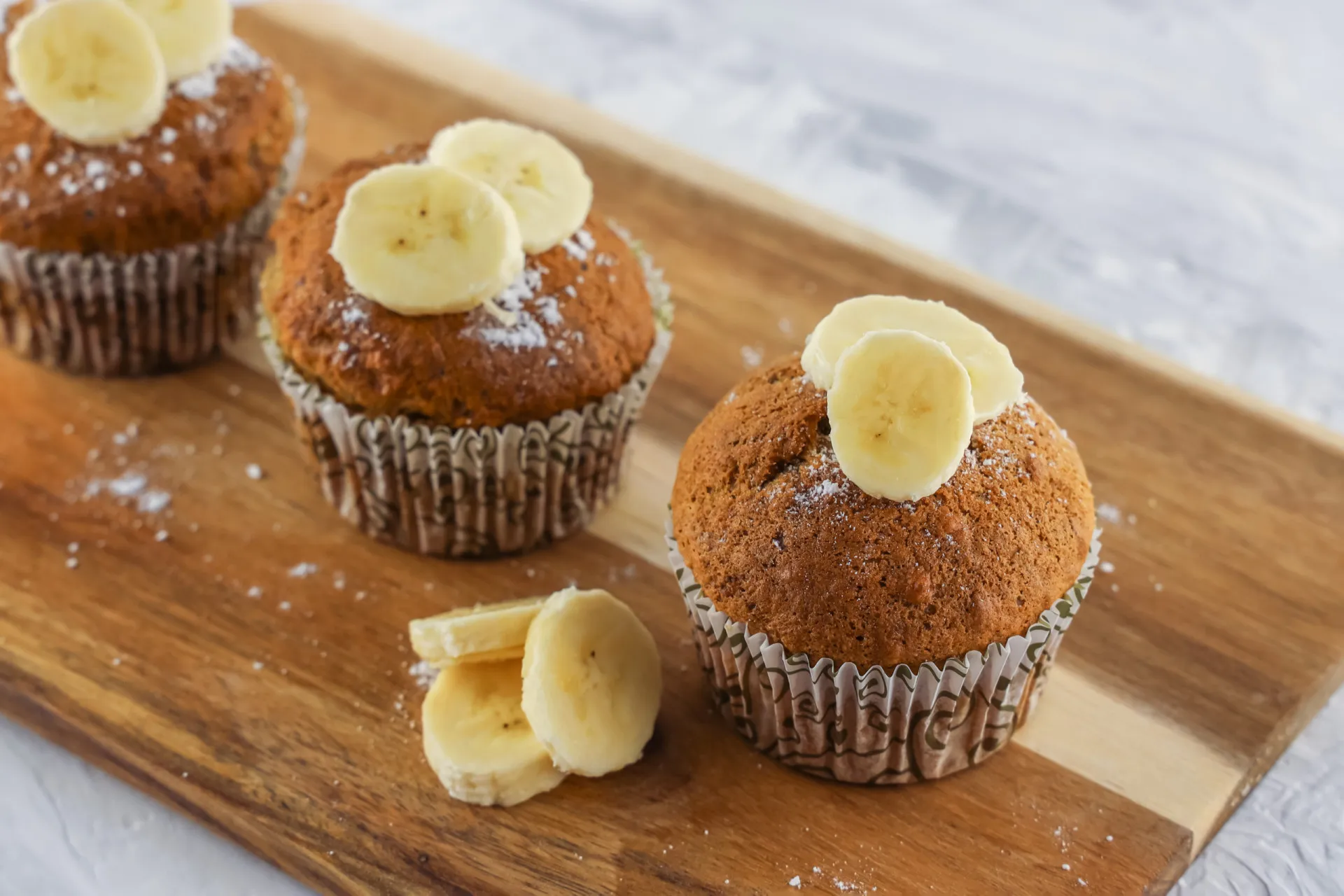 Banana fatiada, ideal para adicionar em cereais ou vitaminas.