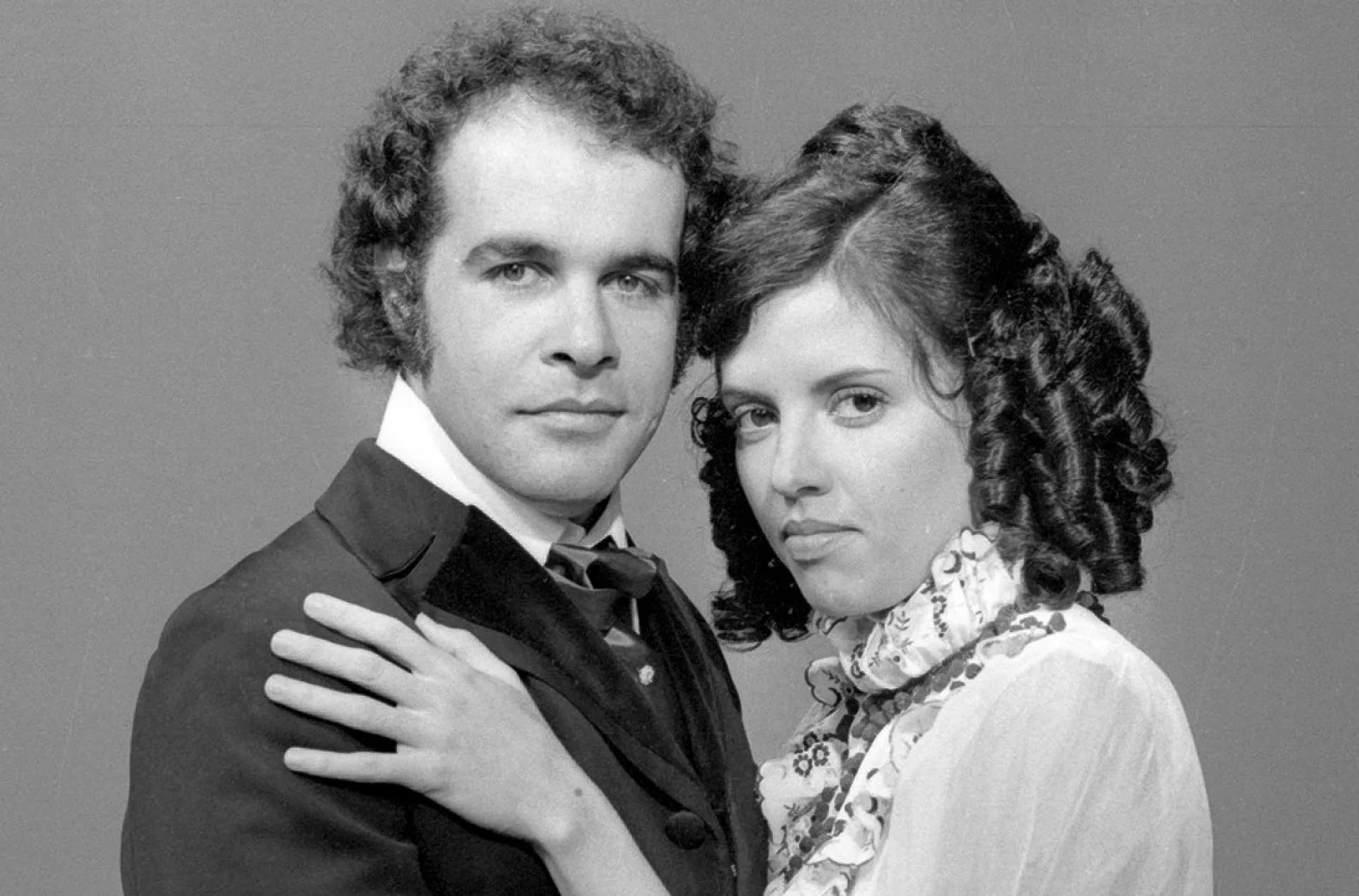 A atriz Lucia Alves em cena da novela 'Helena', ao lado do ator Osmar Prado.