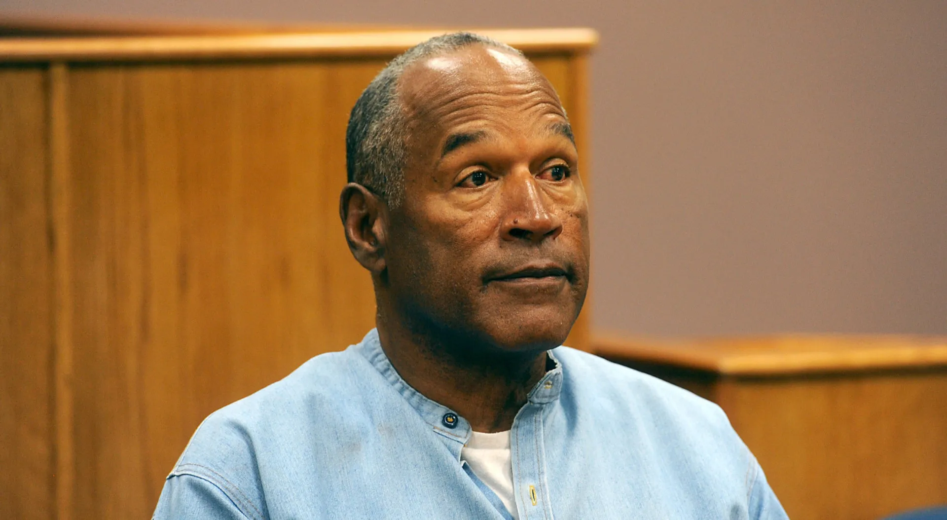 O.J. Simpson, ex-astro do futebol americano e figura controversa.