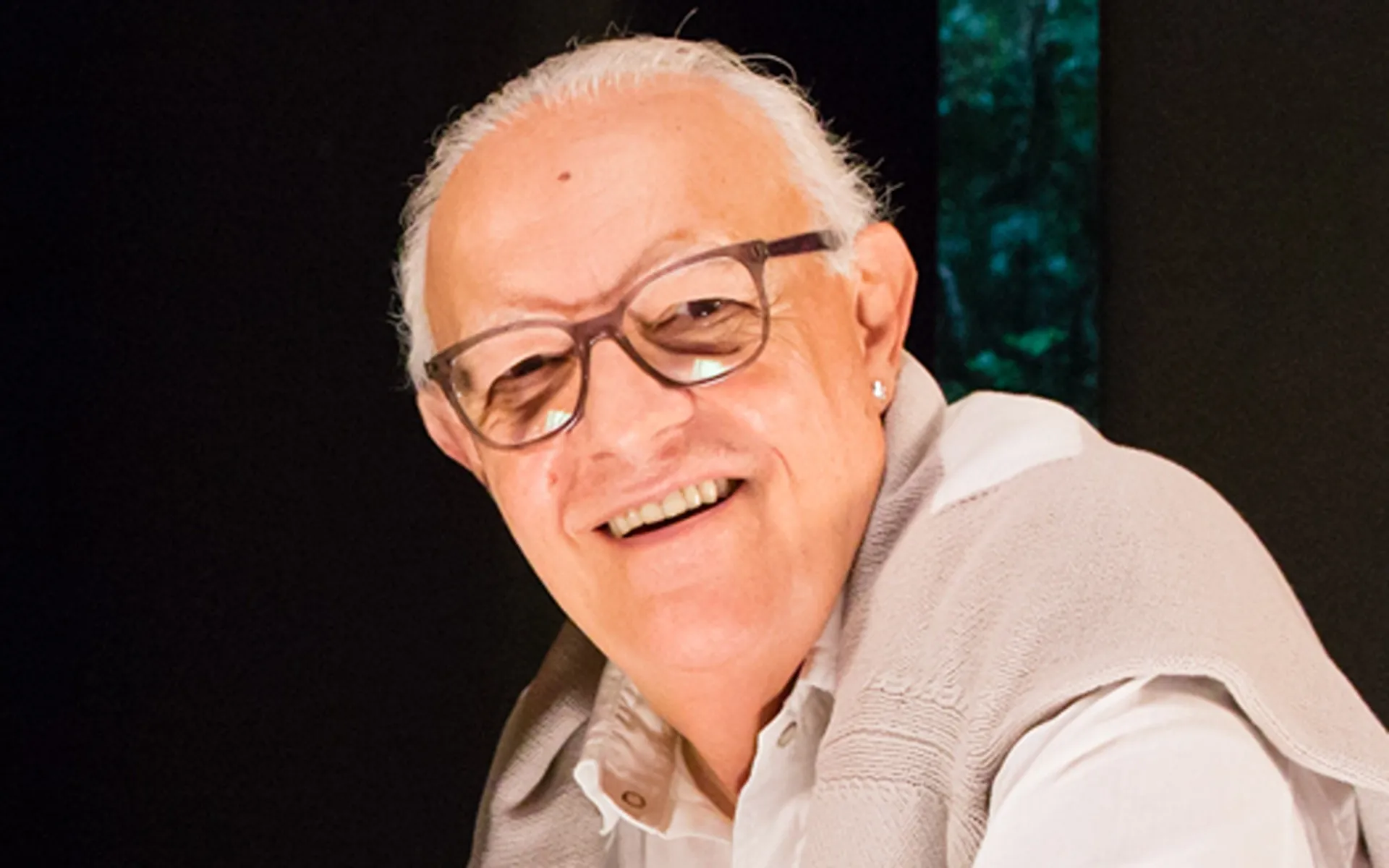 O ator Ney Latorraca sorrindo, um de seus papéis icônicos.