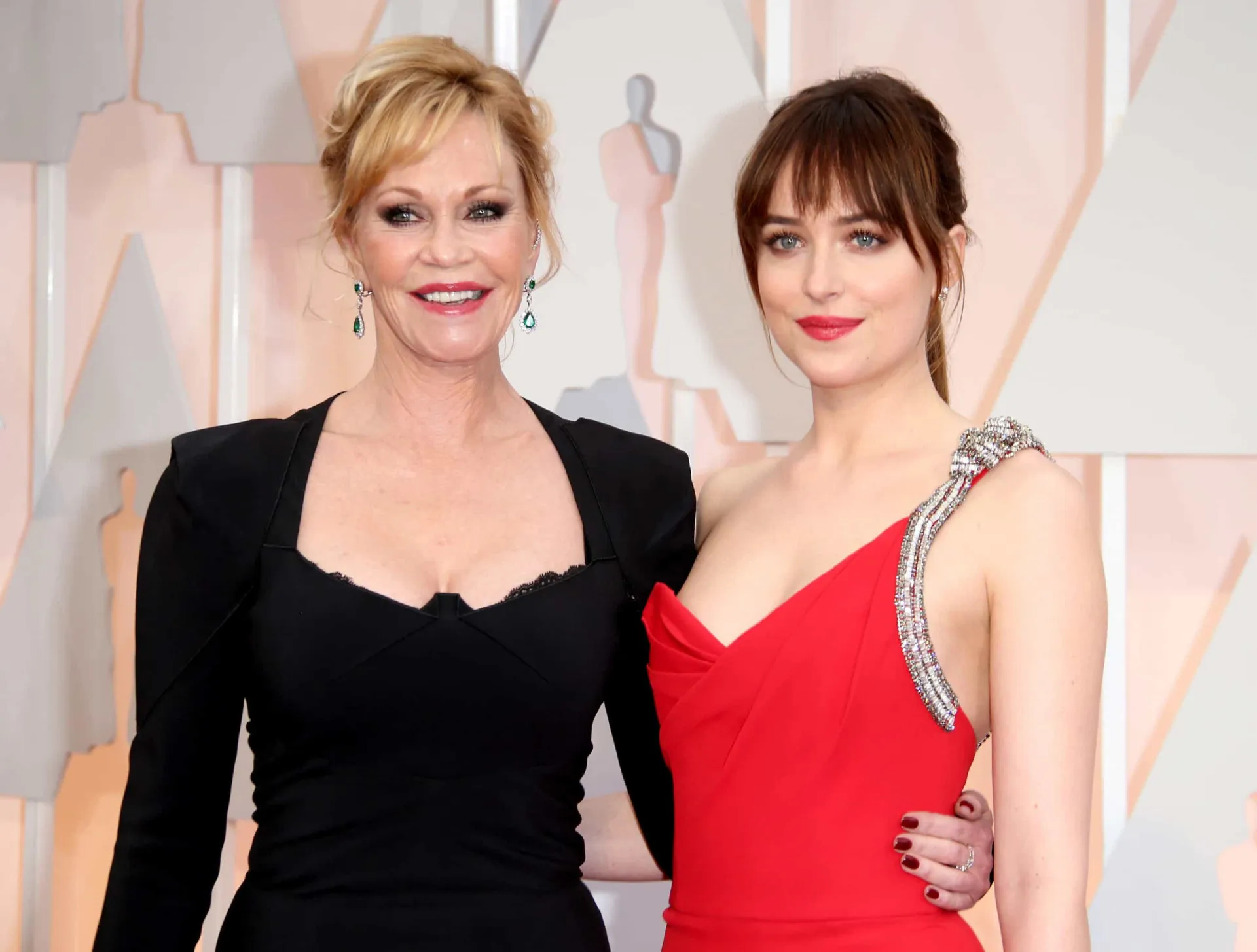 Melanie Griffith e sua filha, a atriz Dakota Johnson, em um evento.