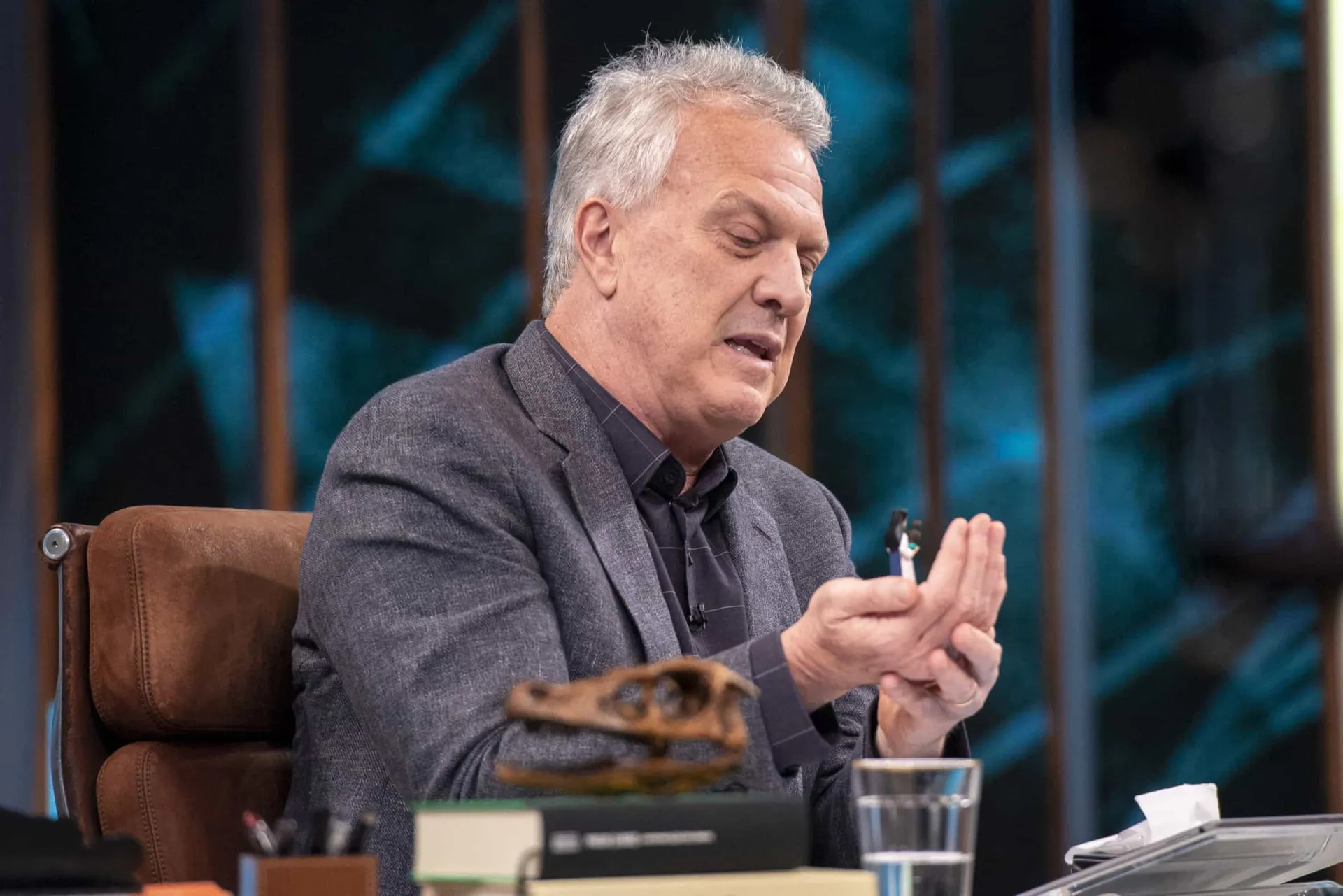 Pedro Bial durante a apresentação de um de seus programas na TV Globo.