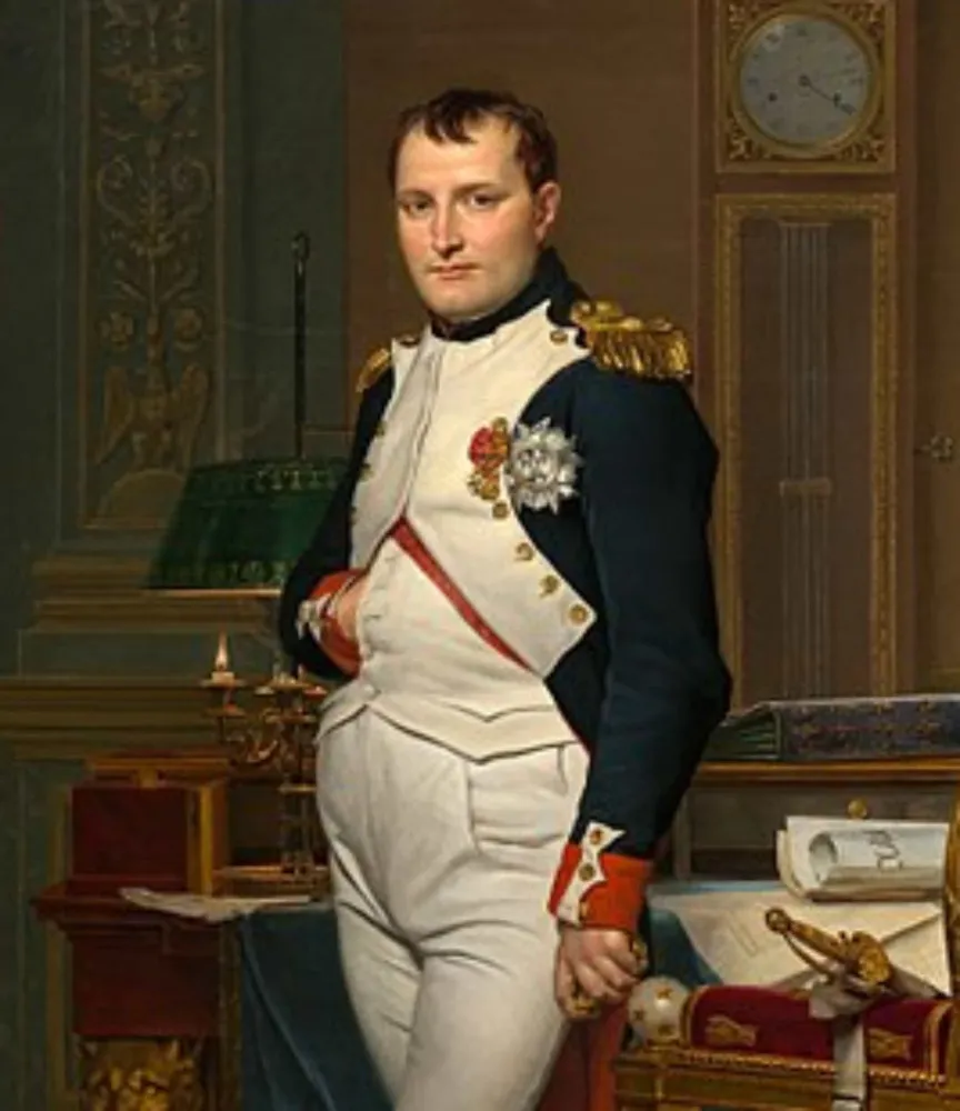 Famoso retrato de Napoleão Bonaparte cruzando os Alpes, um símbolo de sua ambição.