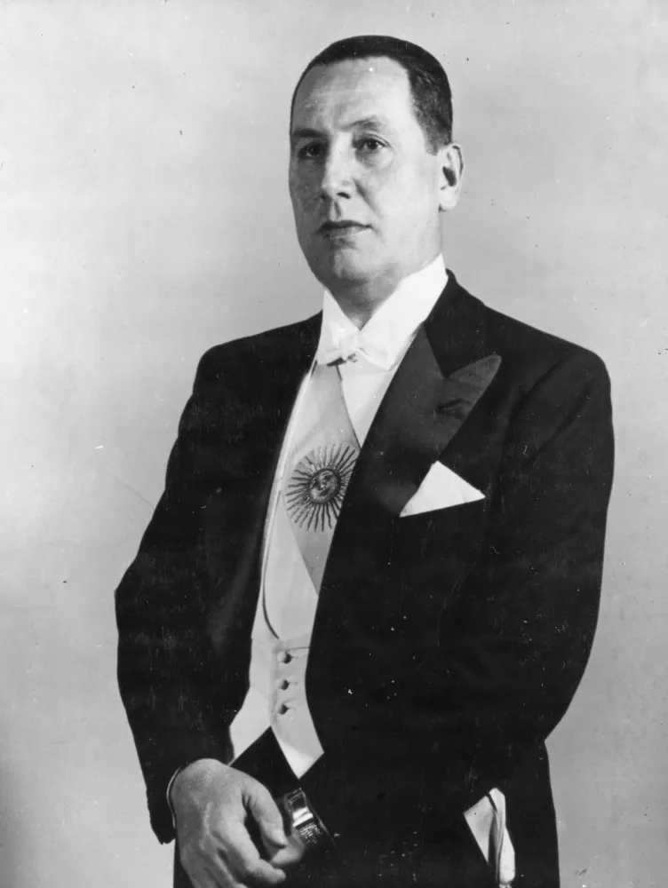Juan Perón em um momento mais formal, como presidente da Argentina.