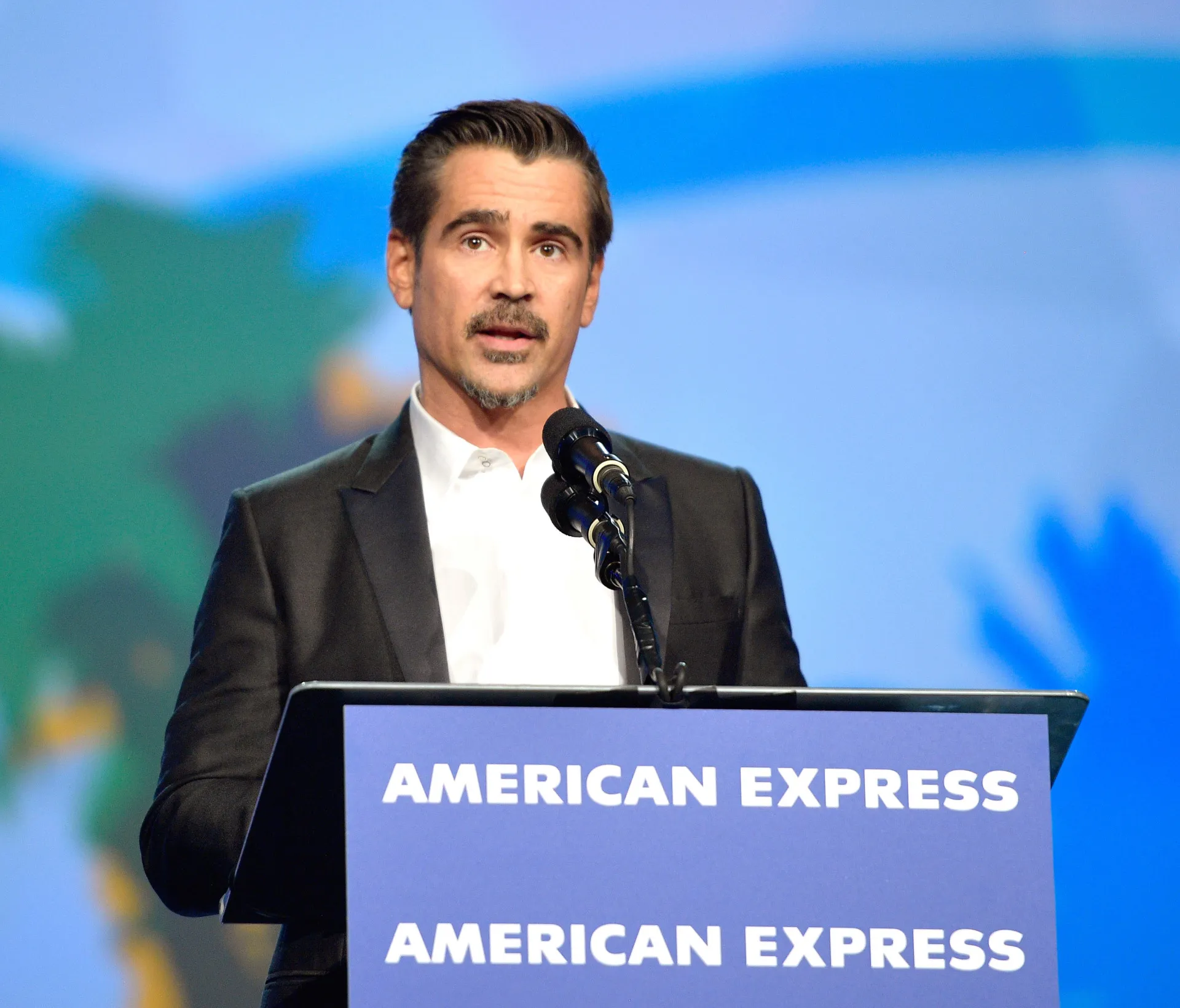 O ator irlandês Colin Farrell com seu característico olhar intenso.