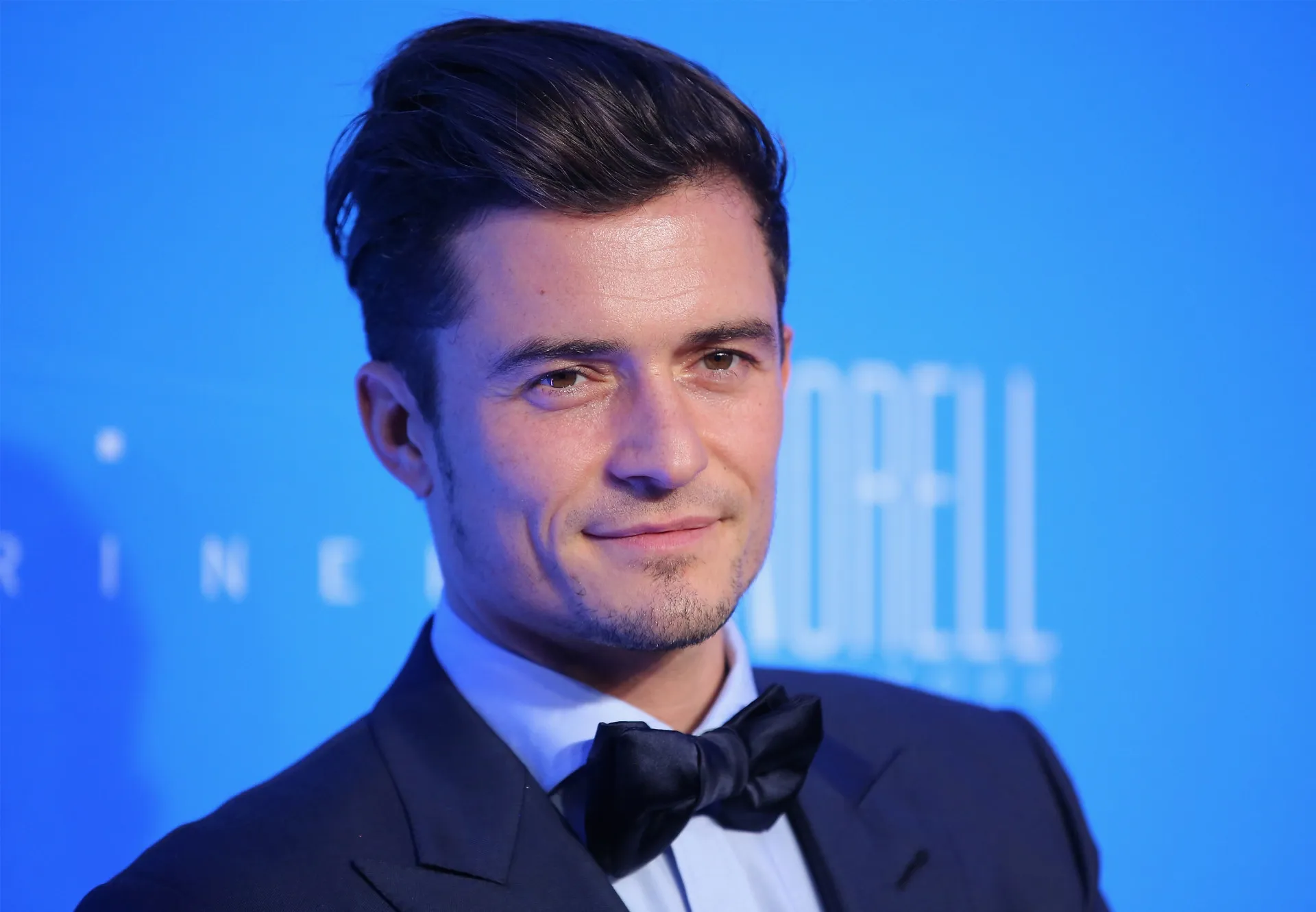 O ator Orlando Bloom, conhecido por seus papéis em grandes franquias de fantasia.