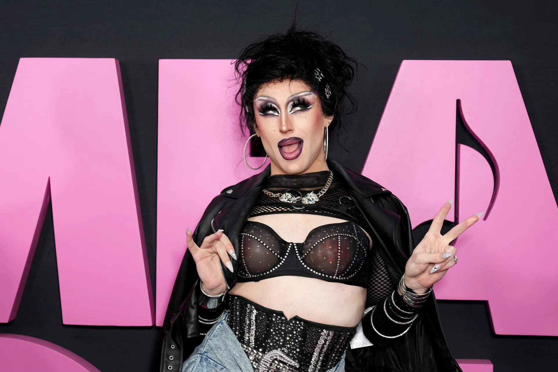 A drag queen Amanda Tori Meating, de 'RuPaul's Drag Race', em um de seus looks marcantes.