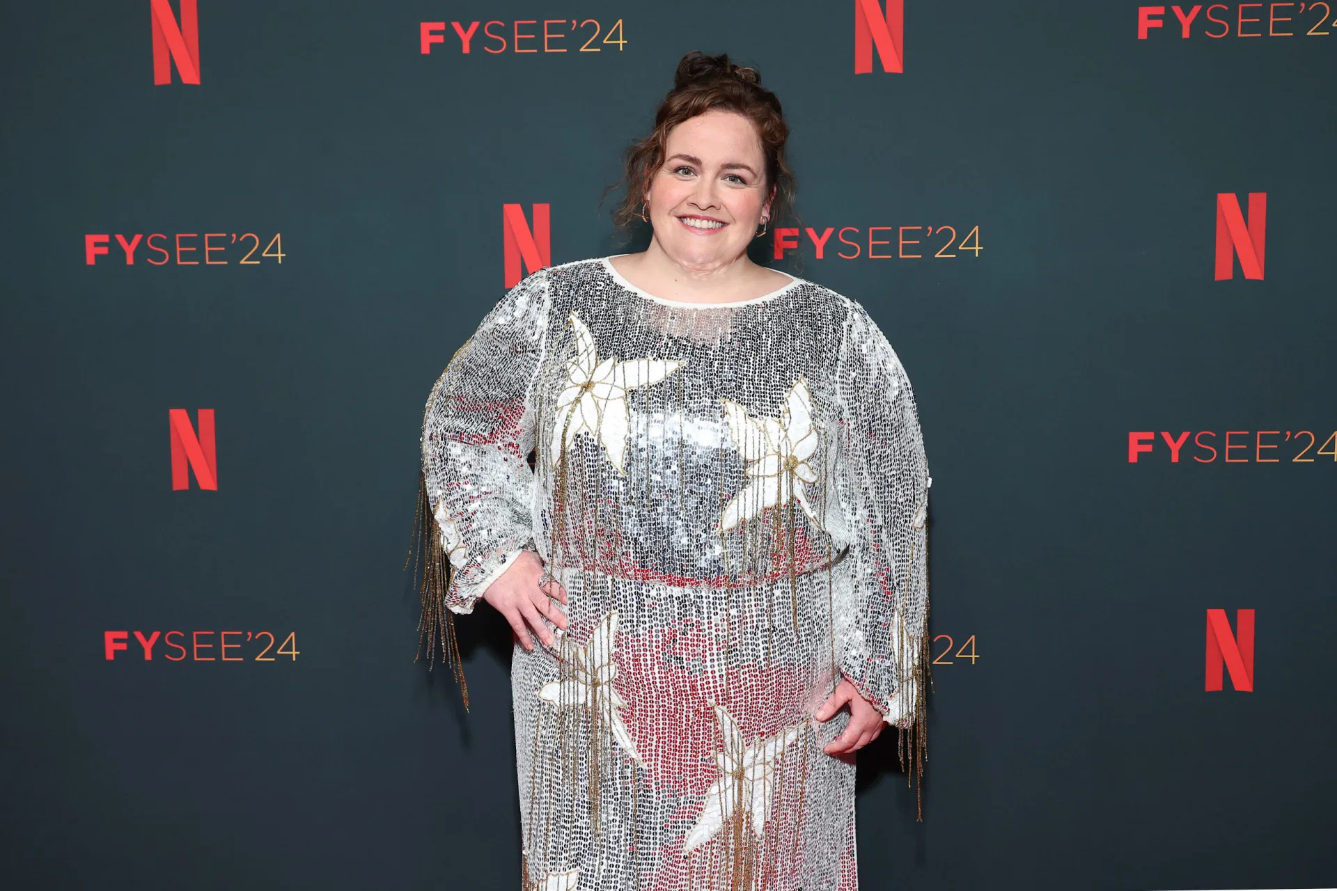 A atriz Jessica Gunning, de 'Bebê Rena', em um evento com um olhar expressivo.