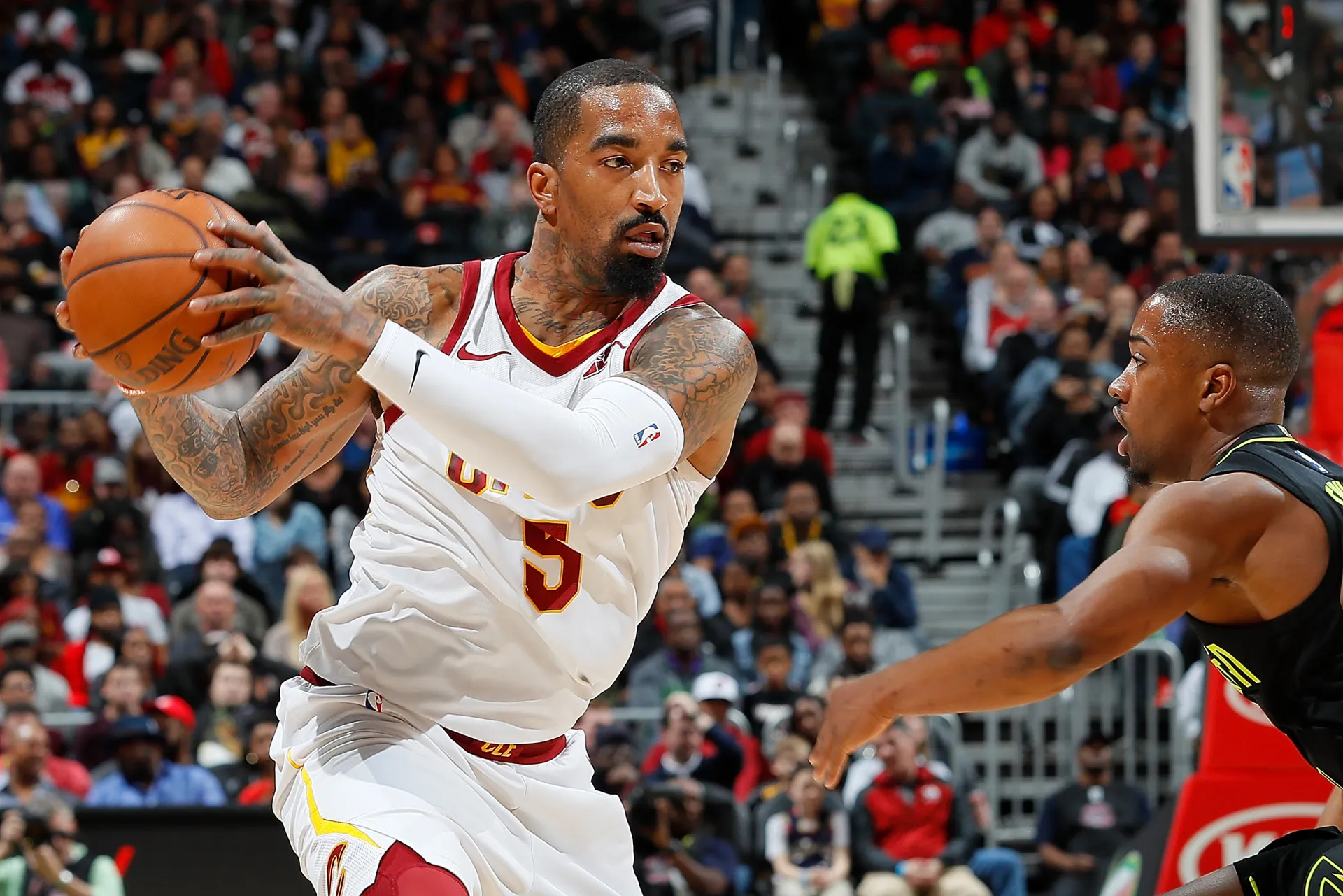O jogador de basquete da NBA, J.R. Smith, em quadra.