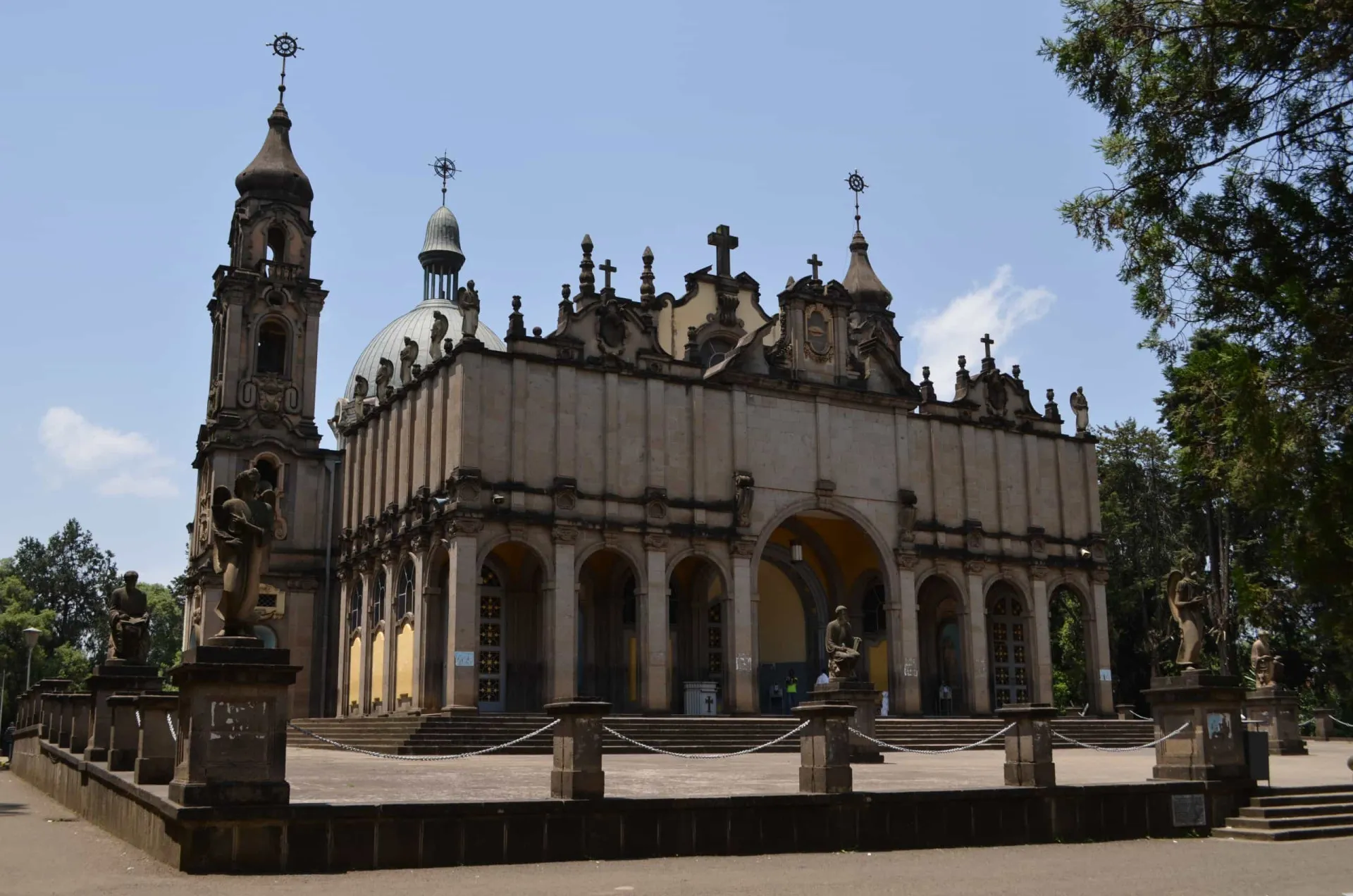 A Catedral da Santíssima Trindade em Adis Abeba, local do túmulo de Haile Selassie.