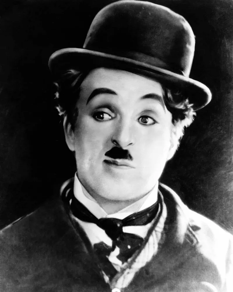 Charlie Chaplin, o gênio do cinema mudo e criador do personagem Vagabundo.