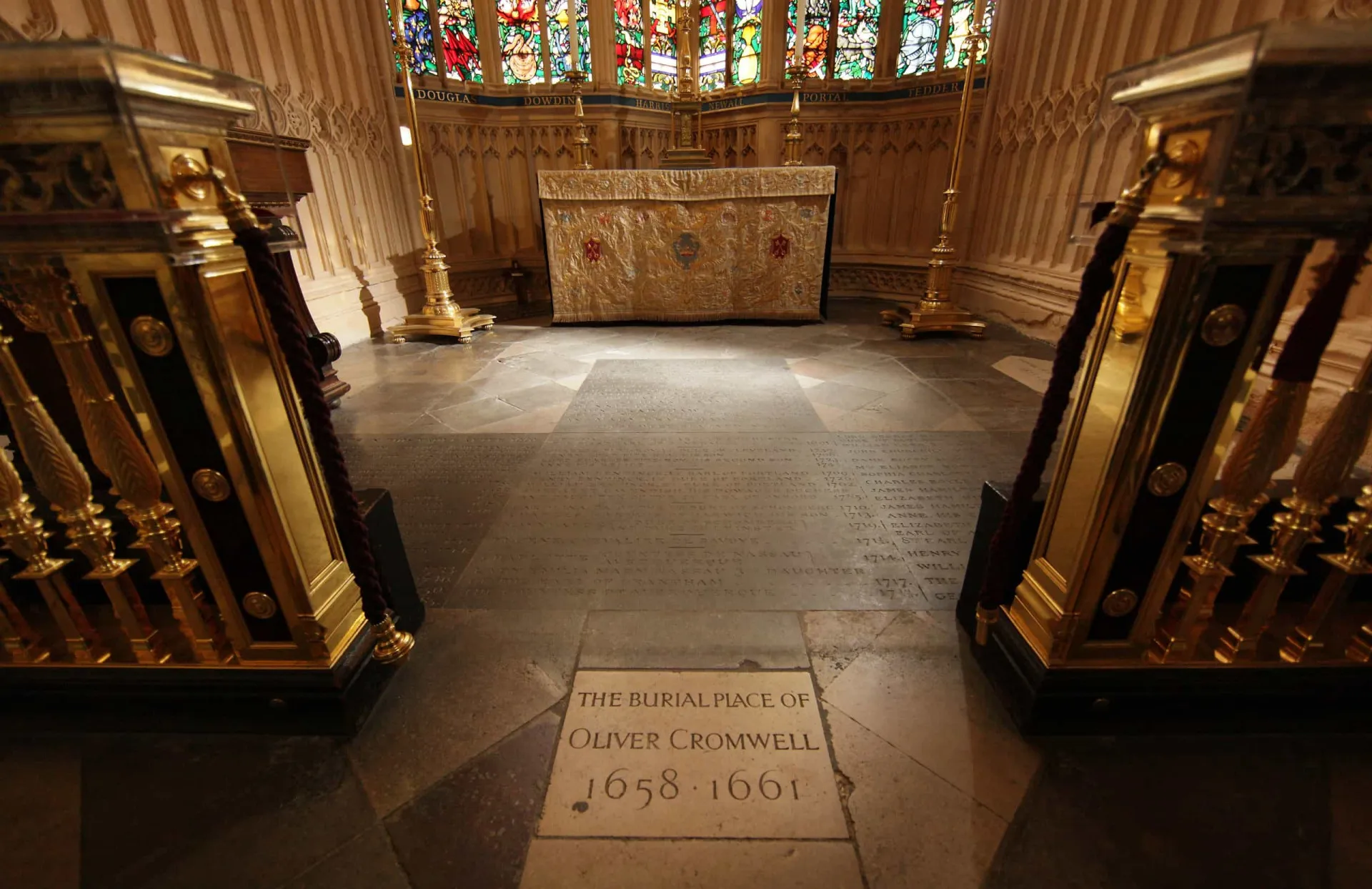 A Abadia de Westminster, local original do sepultamento de Oliver Cromwell.