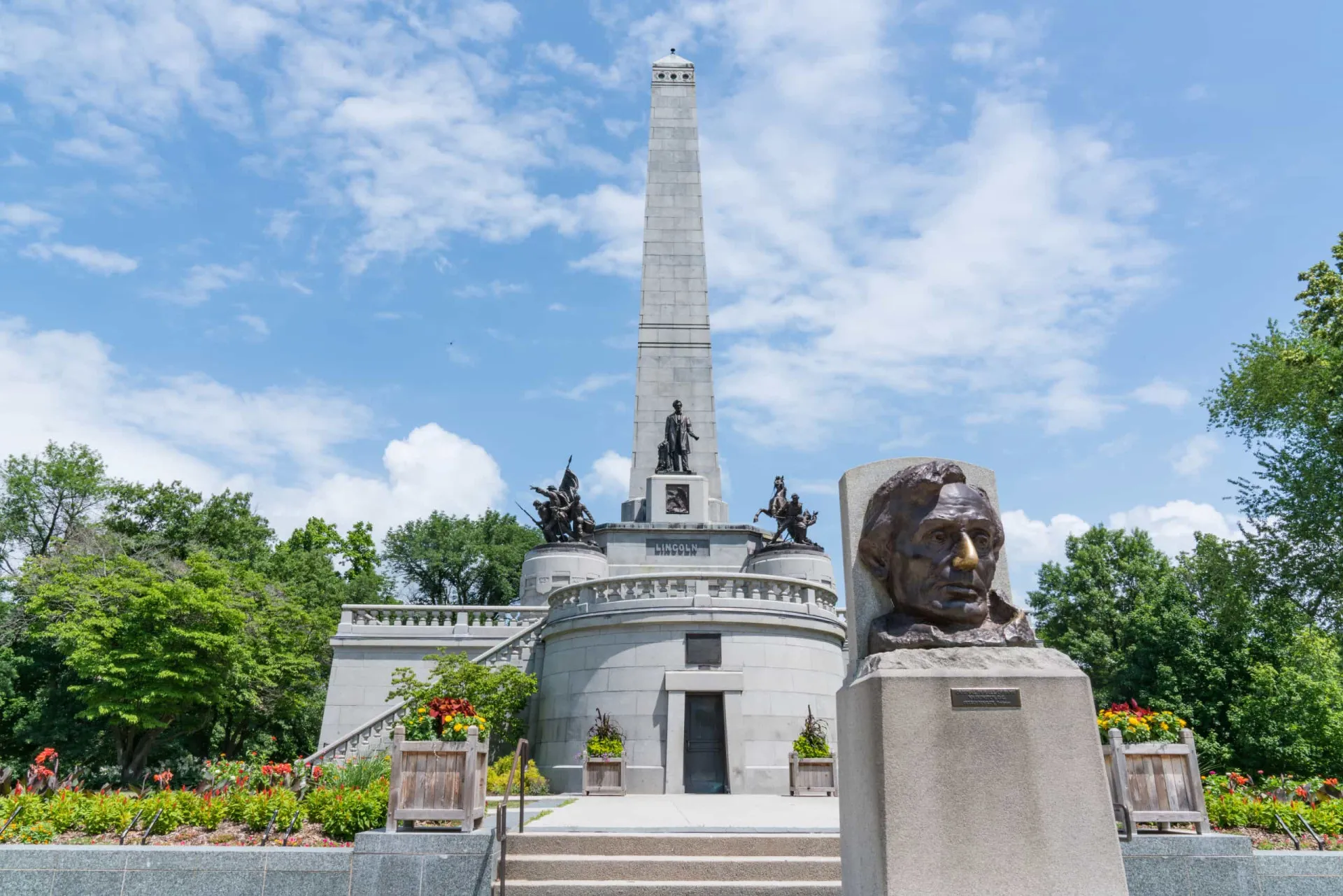 O Mausoléu de Abraham Lincoln em Springfield, Illinois.