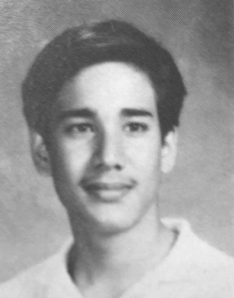 Cartaz de procurado do FBI para Andrew Cunanan, assassino de Versace.