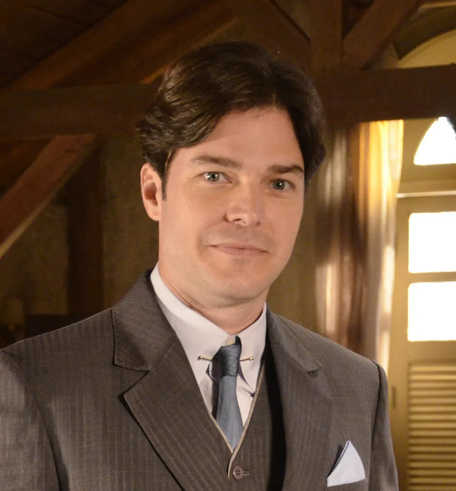 O ator Erik Marmo em uma foto da época de galã da Globo nos anos 2000.
