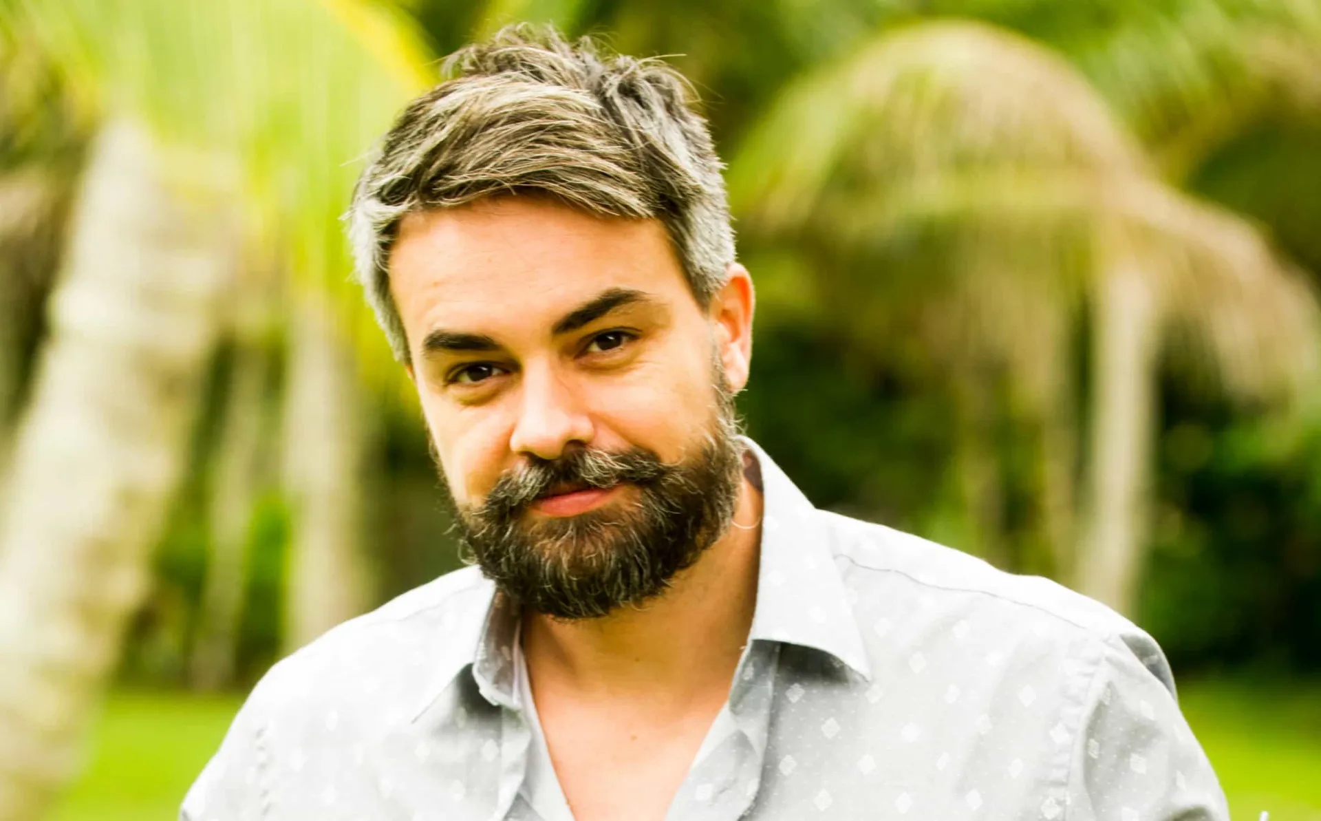 Marcio Kieling em uma cena de novela, na época em que era galã da Globo.