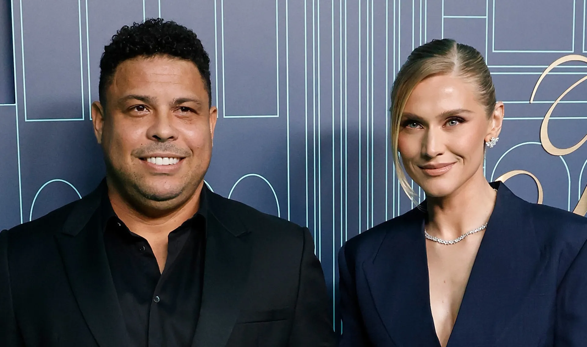 O ex-jogador de futebol Ronaldo Fenômeno sorrindo durante um evento.