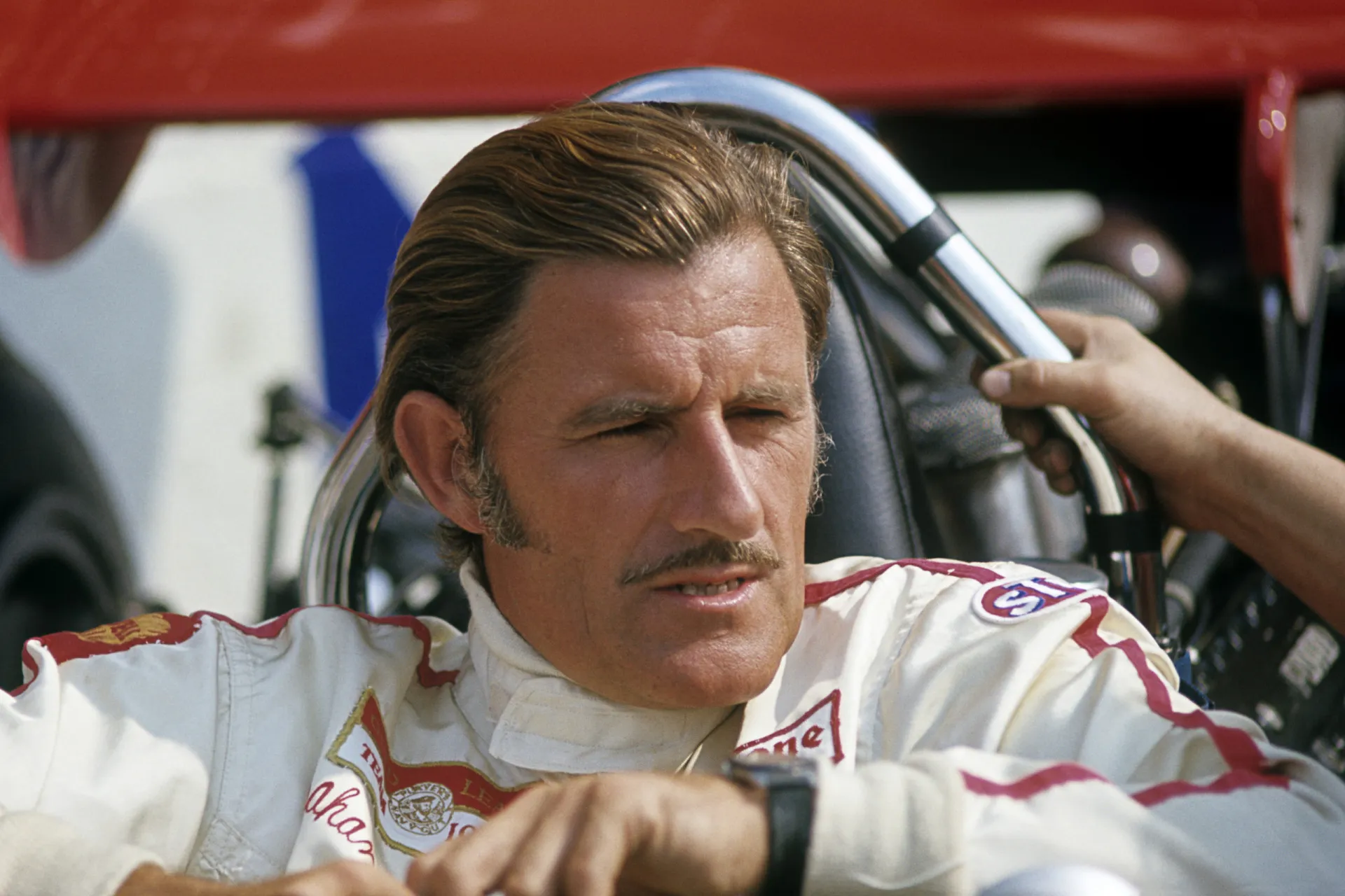 Graham Hill, o único piloto a conquistar a cobiçada Tríplice Coroa do Automobilismo.