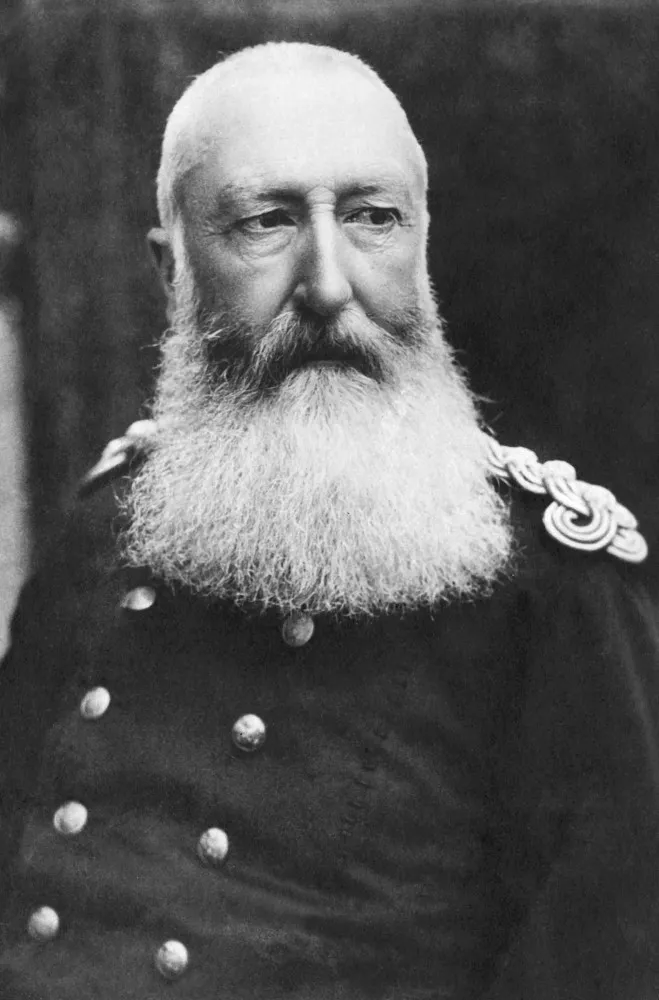 Retrato do Rei Leopoldo II da Bélgica, com uma expressão séria e barba proeminente.
