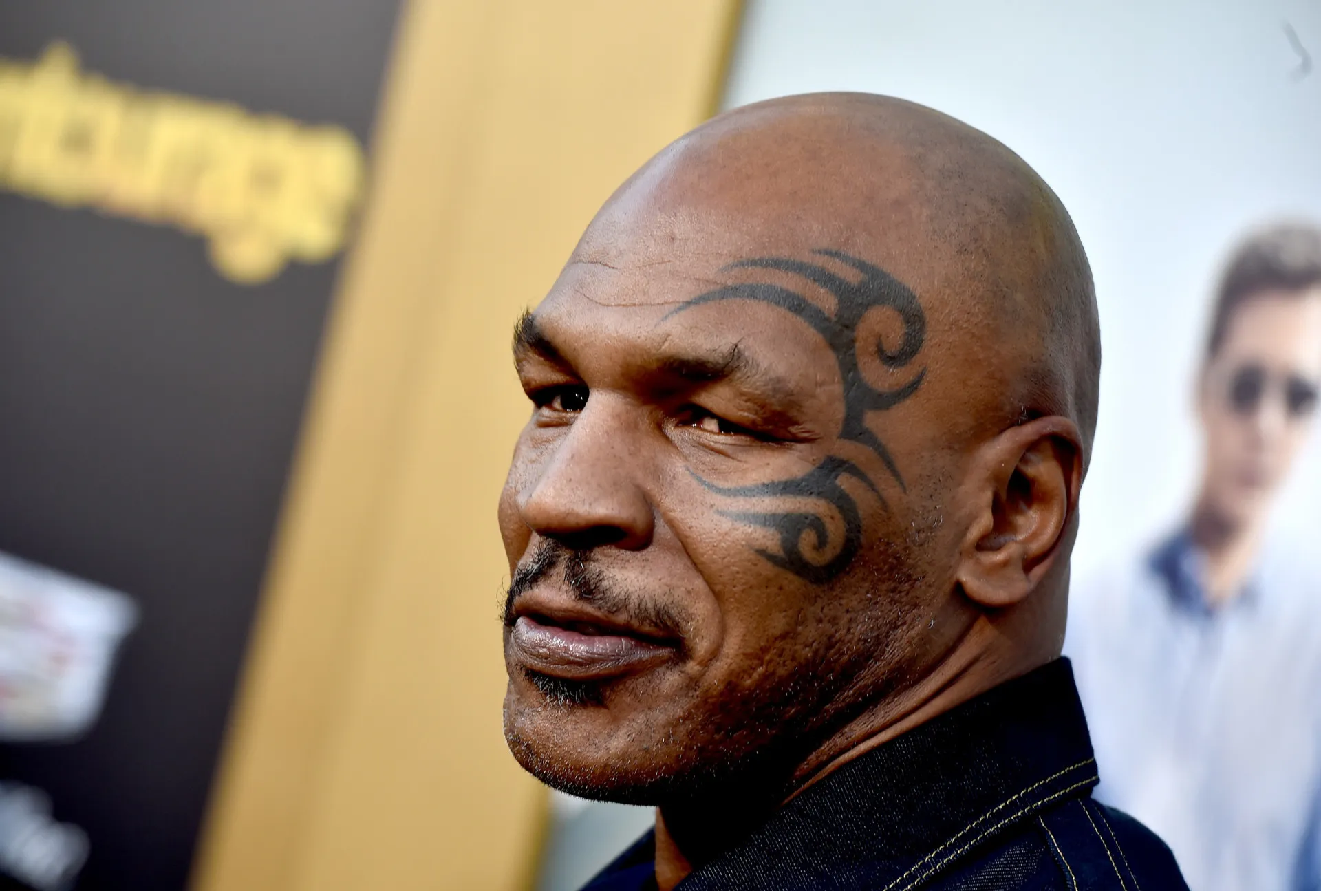 O ex-boxeador Mike Tyson com sua icônica tatuagem no rosto.