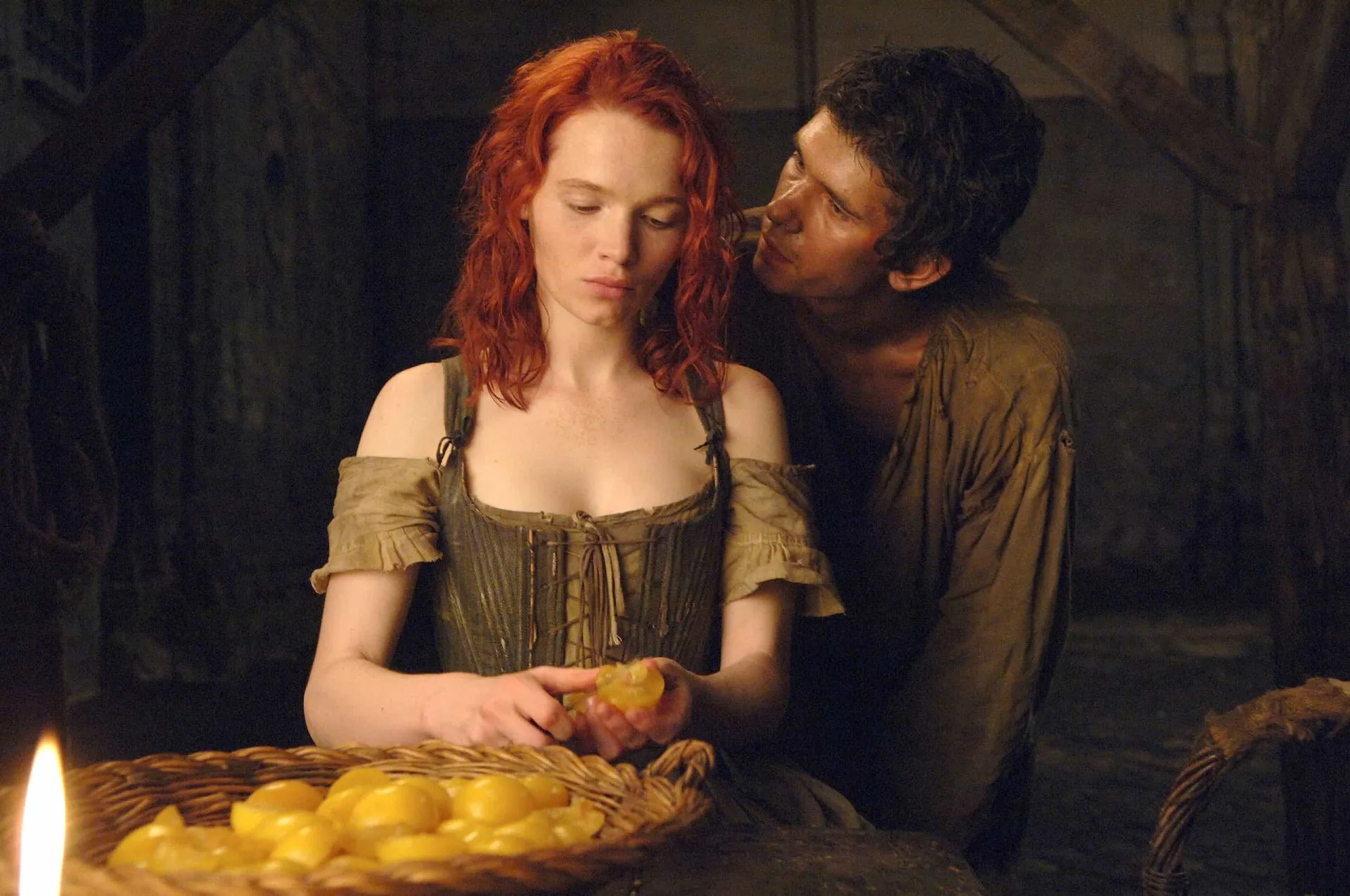 Ben Whishaw como o perturbador Jean-Baptiste Grenouille em 'Perfume - A História de um Assassino'.