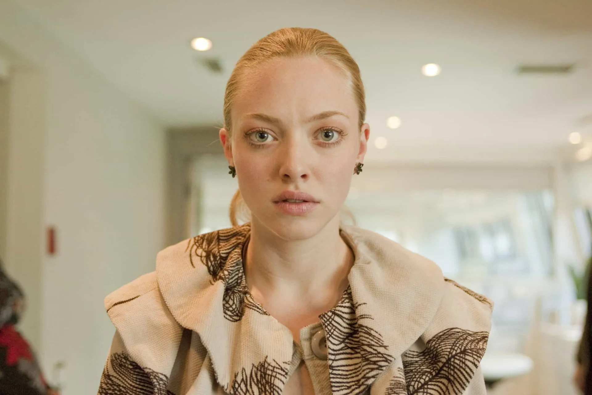 Julianne Moore e Amanda Seyfried em uma cena tensa do filme 'O Preço da Traição'.