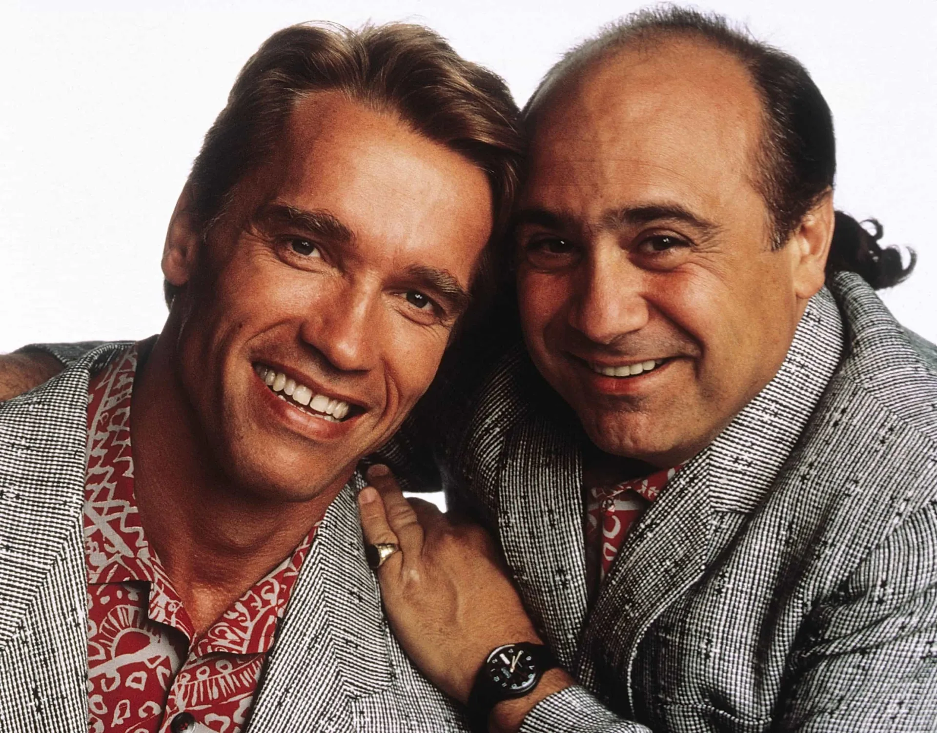 Arnold Schwarzenegger e Danny DeVito como os 'Irmãos Gêmeos' na comédia clássica.