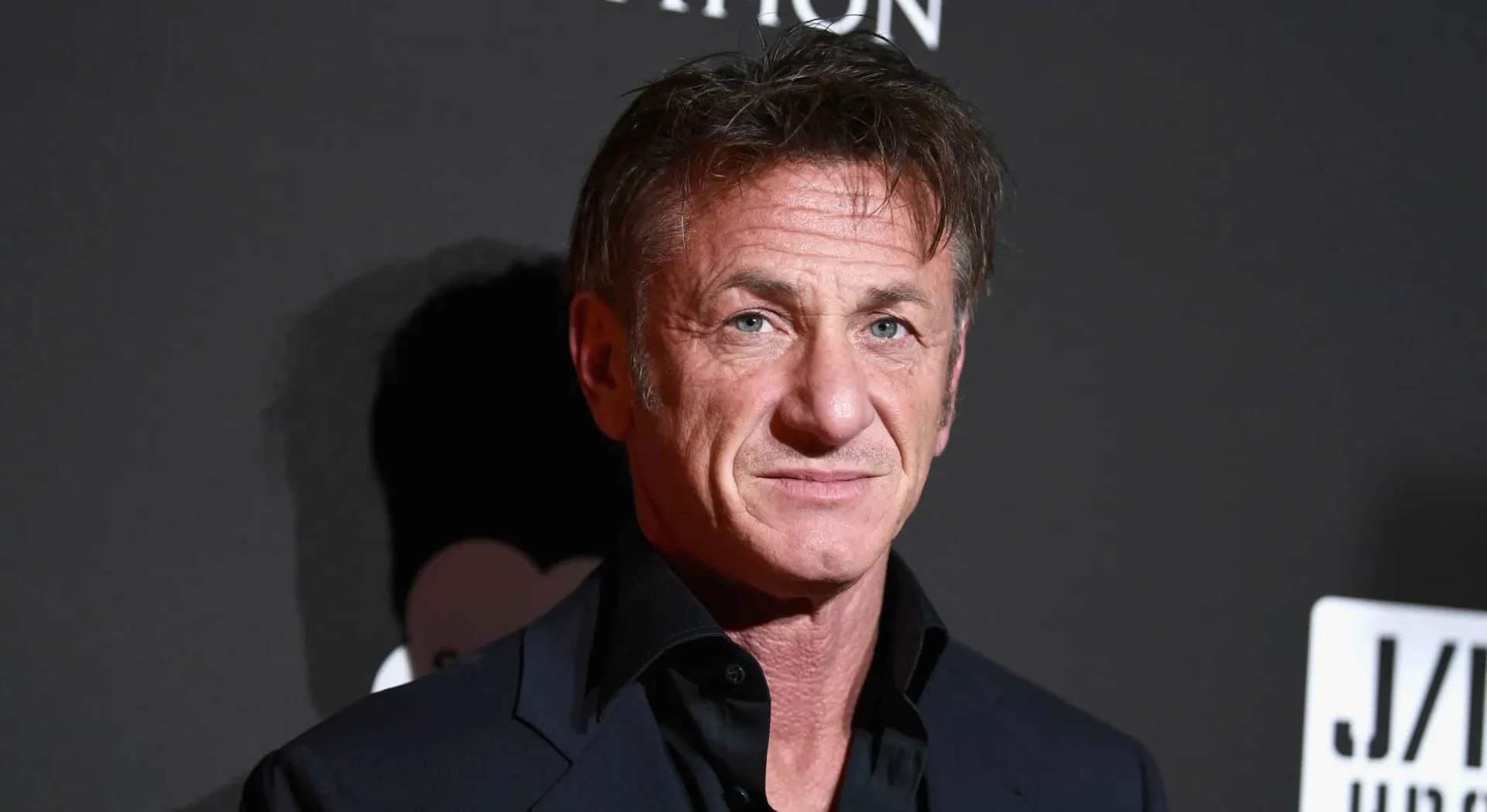 O ator Sean Penn e o presidente ucraniano Volodymyr Zelensky durante as filmagens do documentário 'Superpower'.