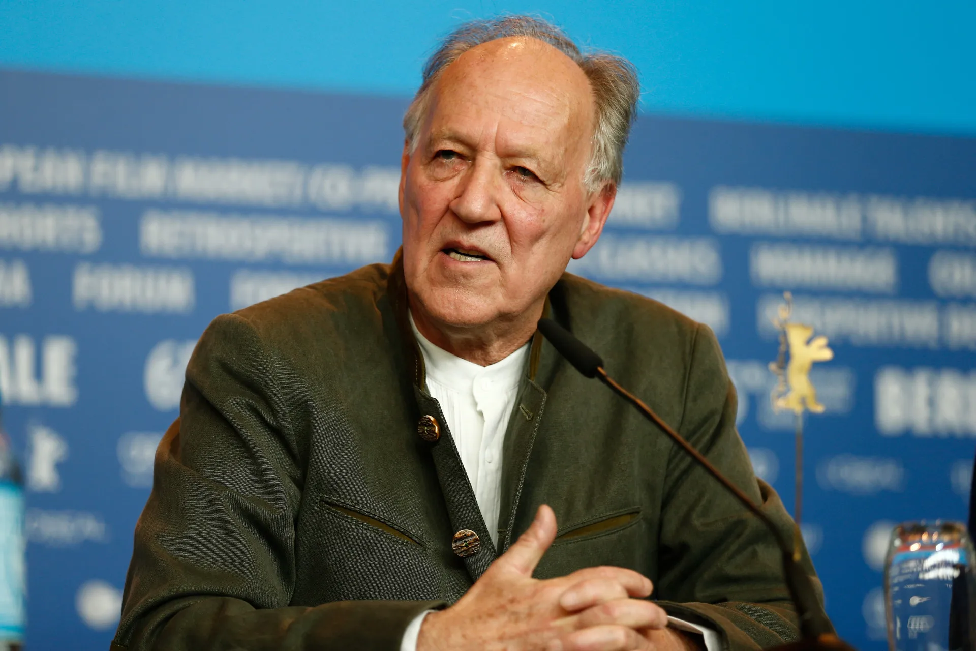 O cineasta Werner Herzog, conhecido por se colocar em situações de extremo perigo para seus filmes.