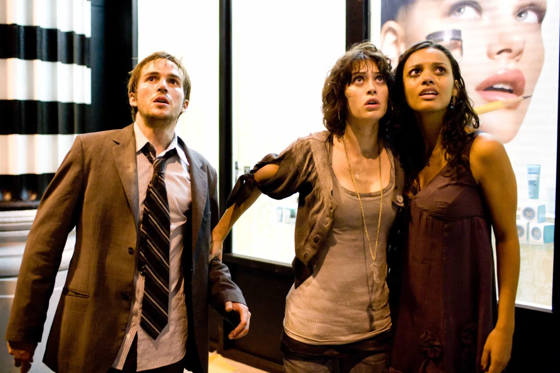 A cabeça da Estátua da Liberdade caída no meio de uma rua de Nova York, em 'Cloverfield'.