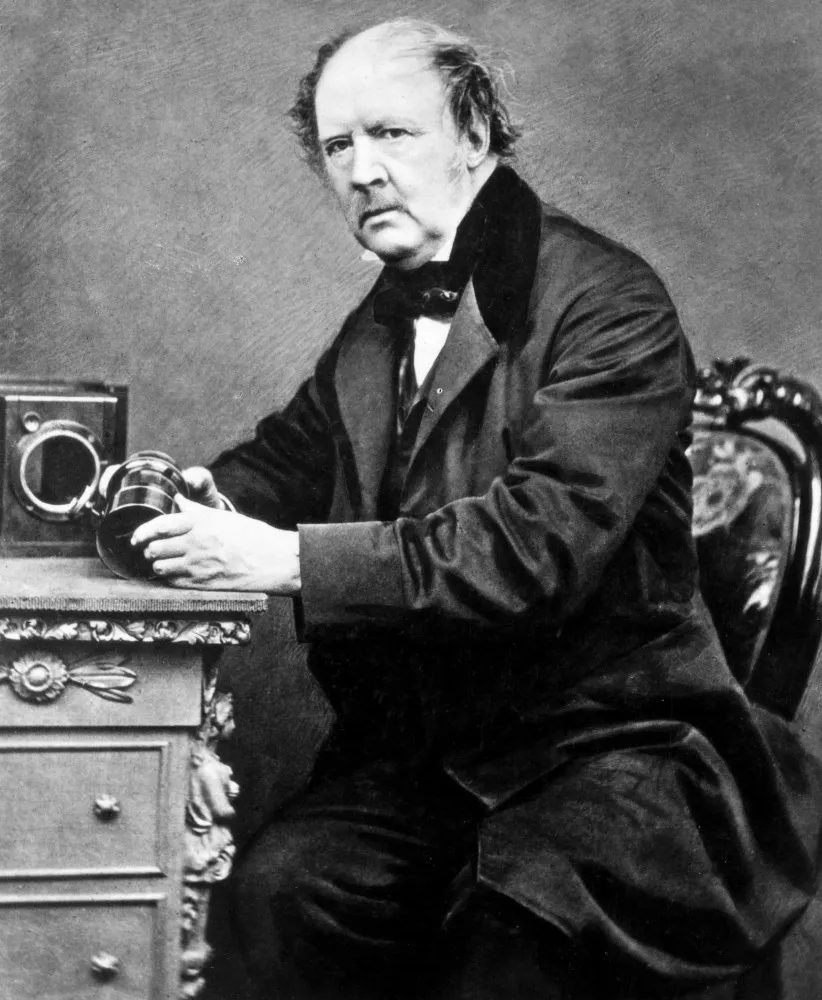 Henry Fox Talbot, um dos pioneiros da fotografia e cientista britânico.