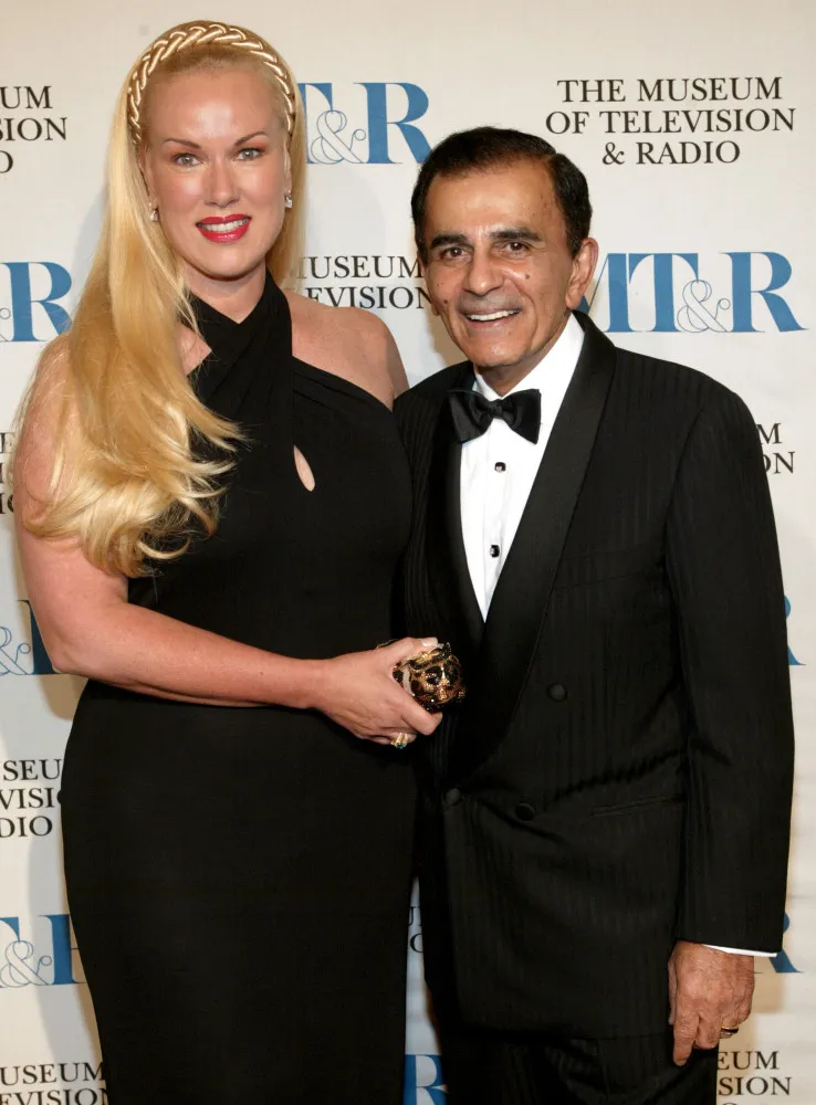 Casey Kasem, famoso locutor de rádio e a voz original do personagem Salsicha.