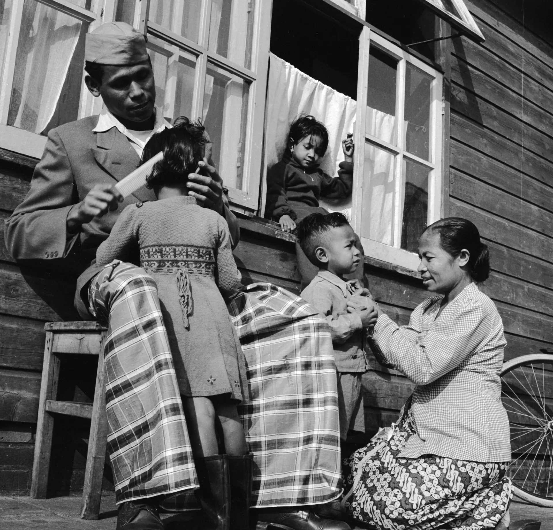 Habitantes das Molucas do Sul chegando de navio aos Países Baixos como refugiados.
