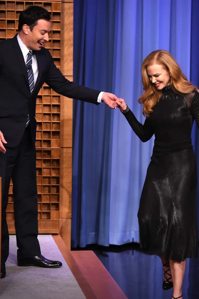 Nicole Kidman elegante em um evento e Jimmy Fallon sorrindo em seu programa.