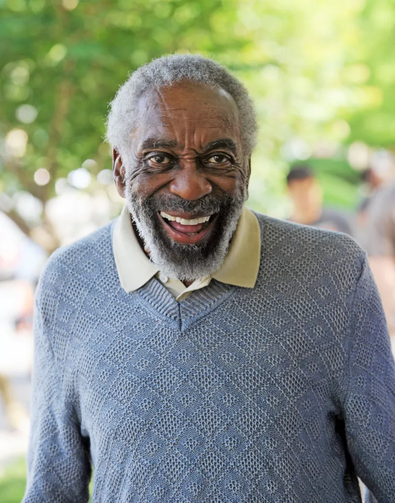 O ator veterano Bill Cobbs, com sua presença sábia e calorosa.