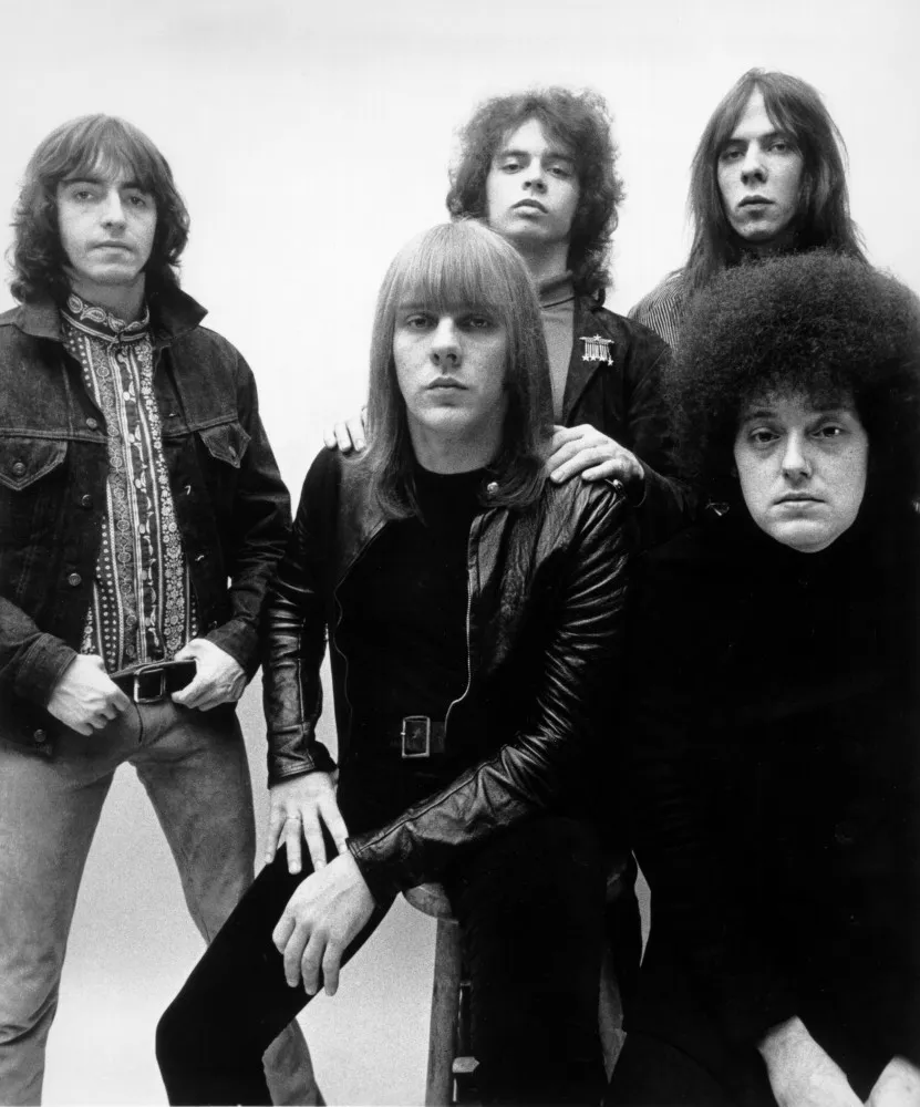 Dennis 'Machine Gun' Thompson, baterista da banda punk MC5.