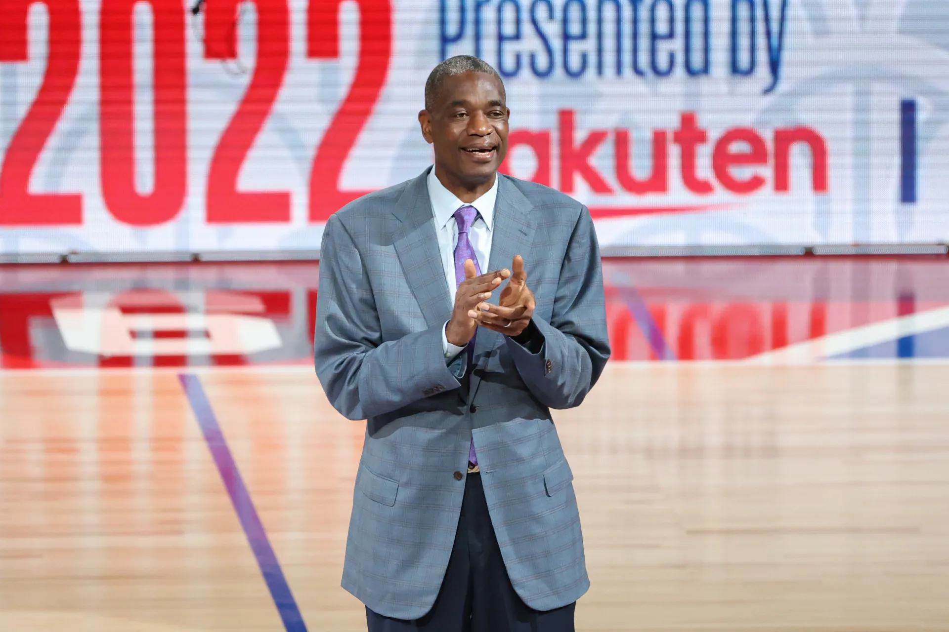 O ex-astro da NBA Dikembe Mutombo, um gigante nas quadras.