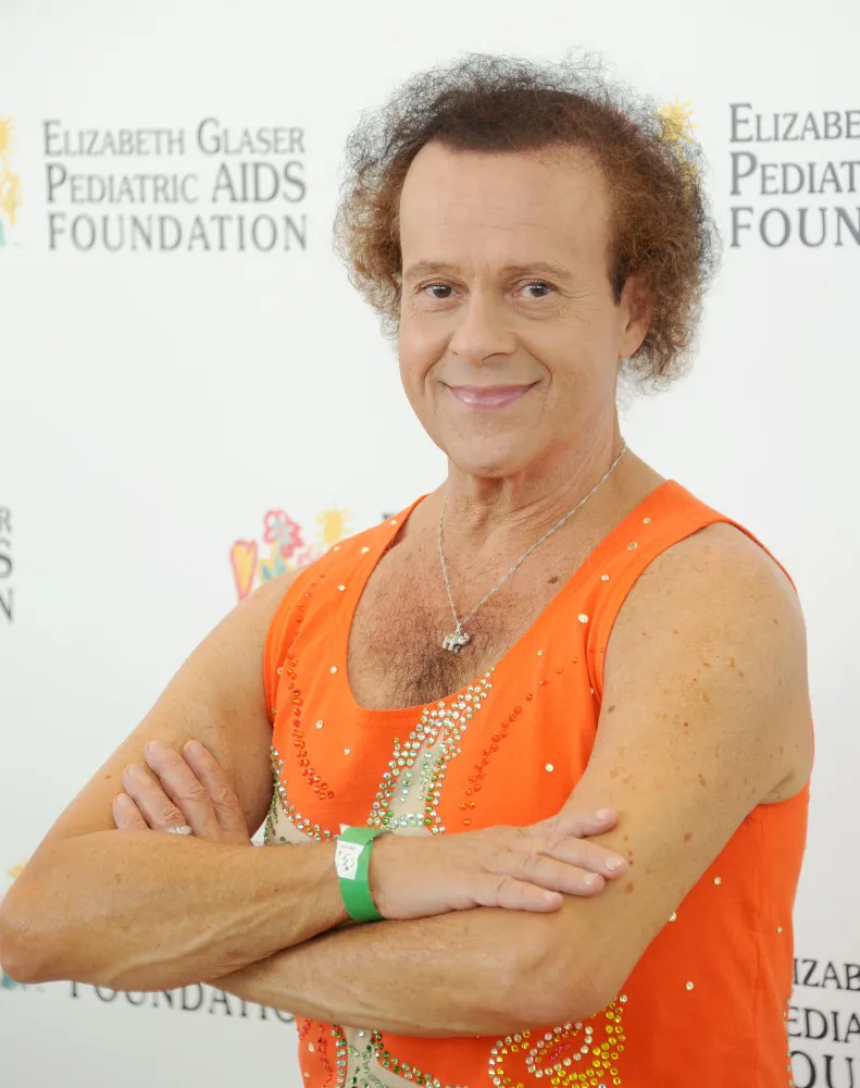 O guru do fitness Richard Simmons, com sua energia contagiante.