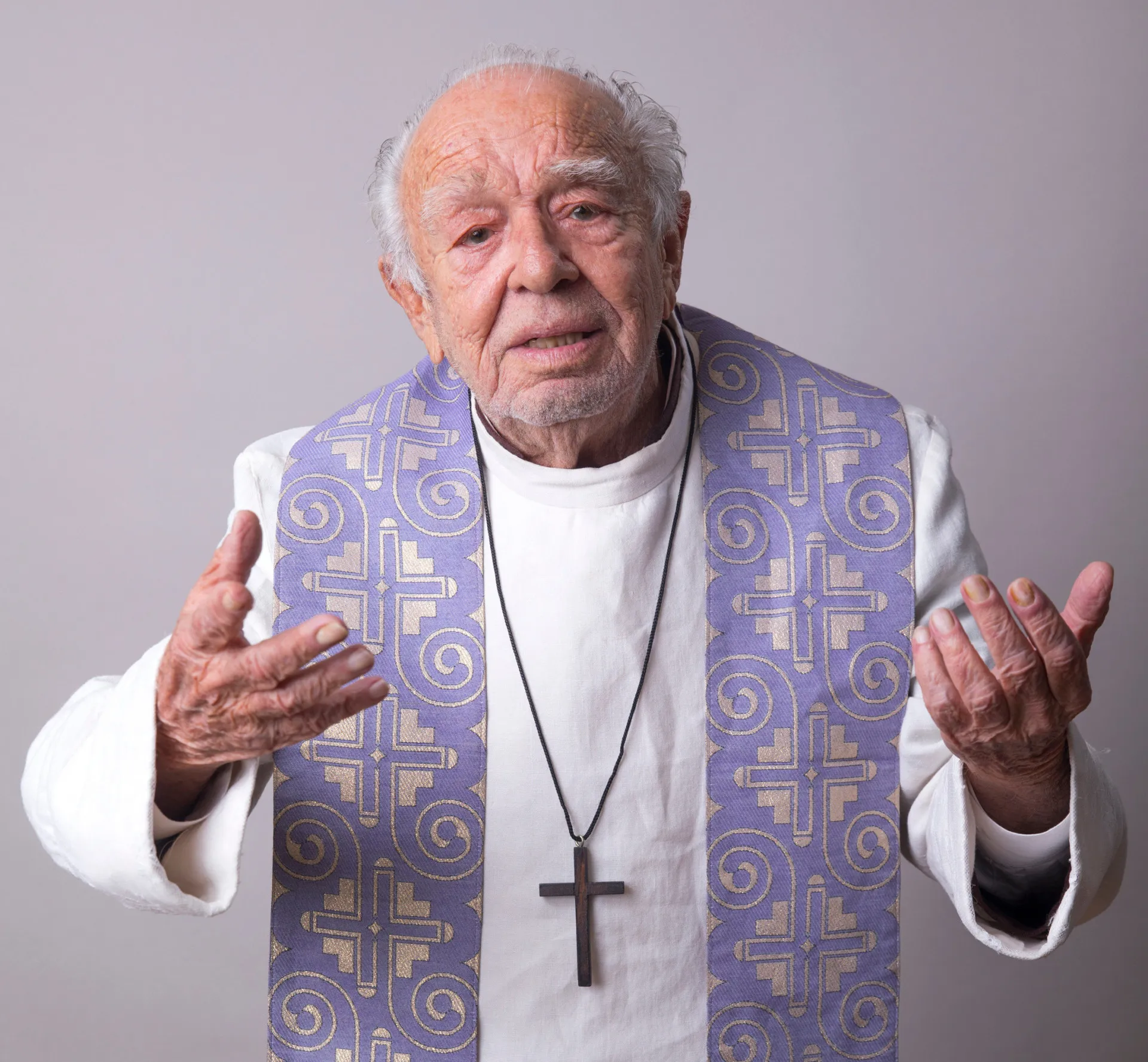 O veterano ator cearense Emiliano Queiroz.