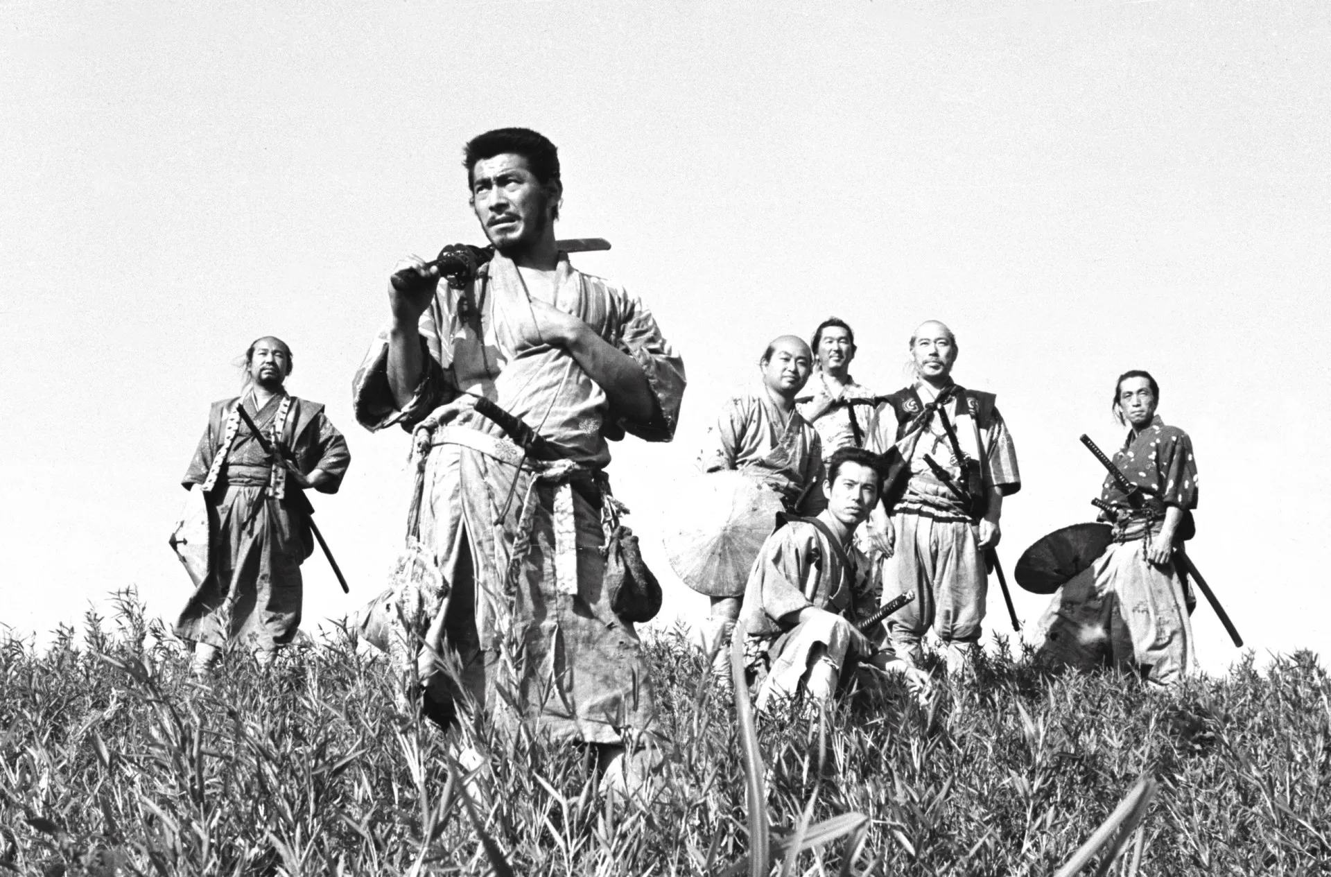 Guerreiros samurais em uma cena do clássico 'Os Sete Samurais' de 1954.