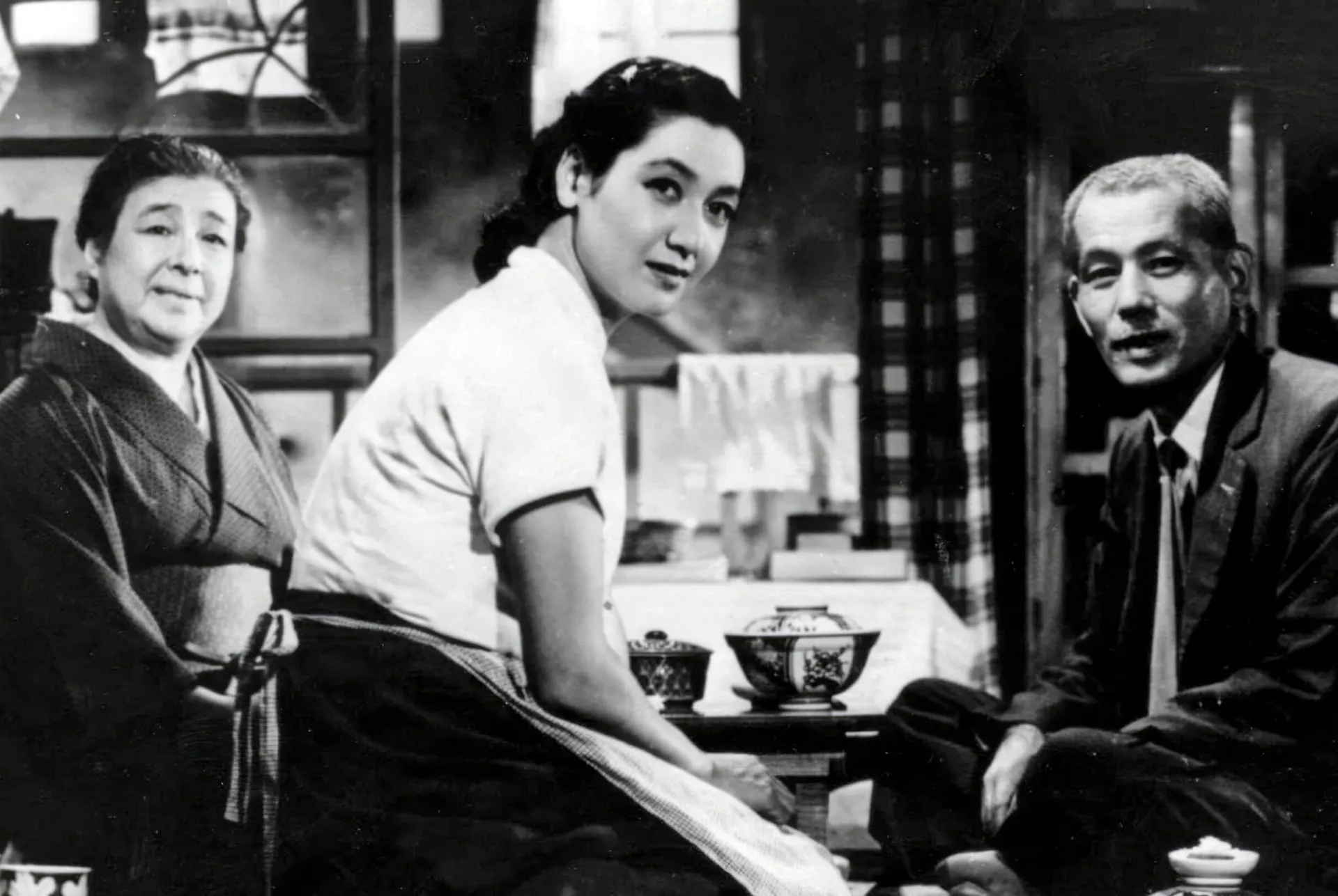 Um casal de idosos em cena do filme 'Era uma Vez em Tóquio'.