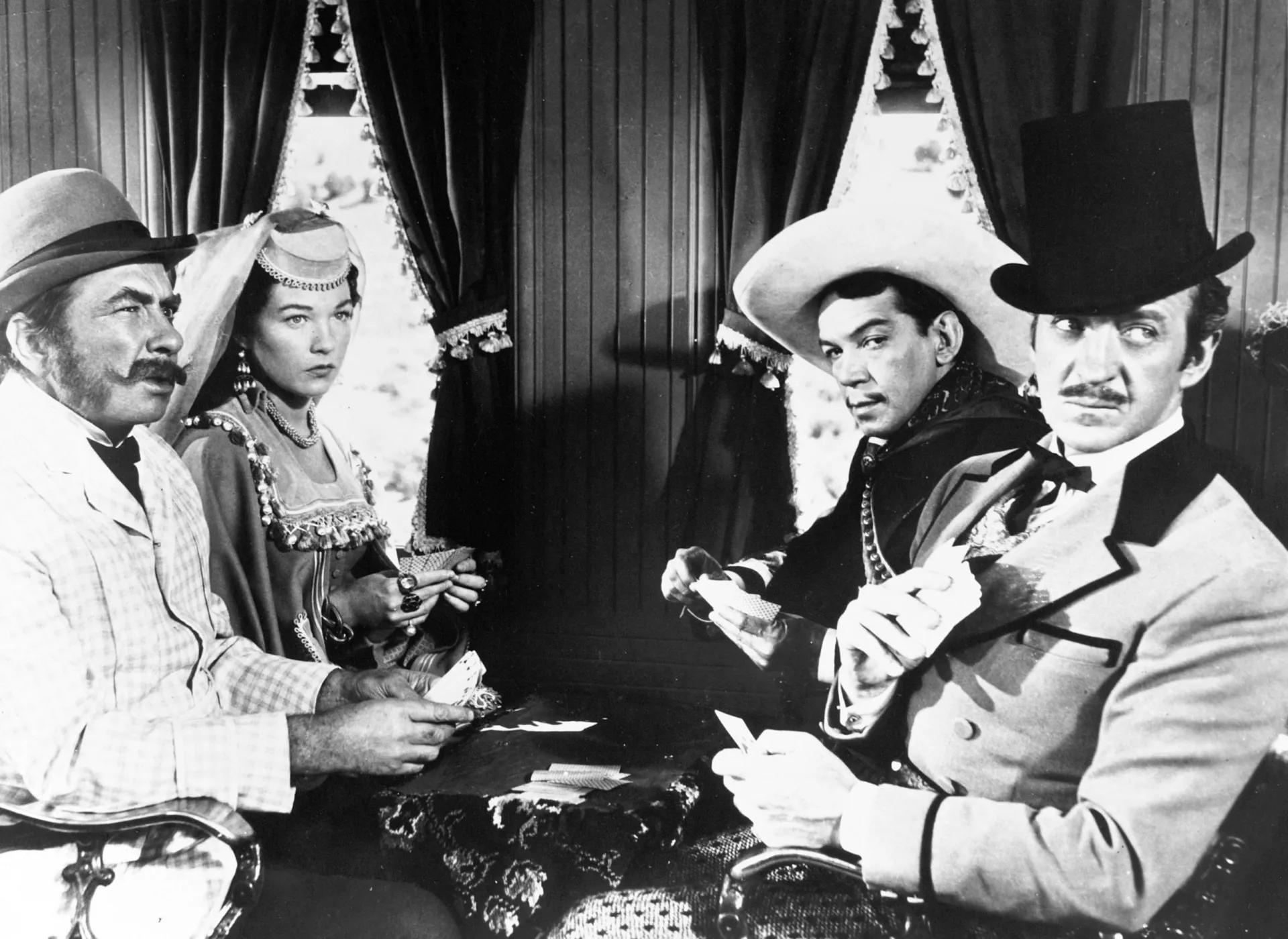 Cena do filme 'A Volta ao Mundo em 80 Dias' com os protagonistas em um balão de ar quente.