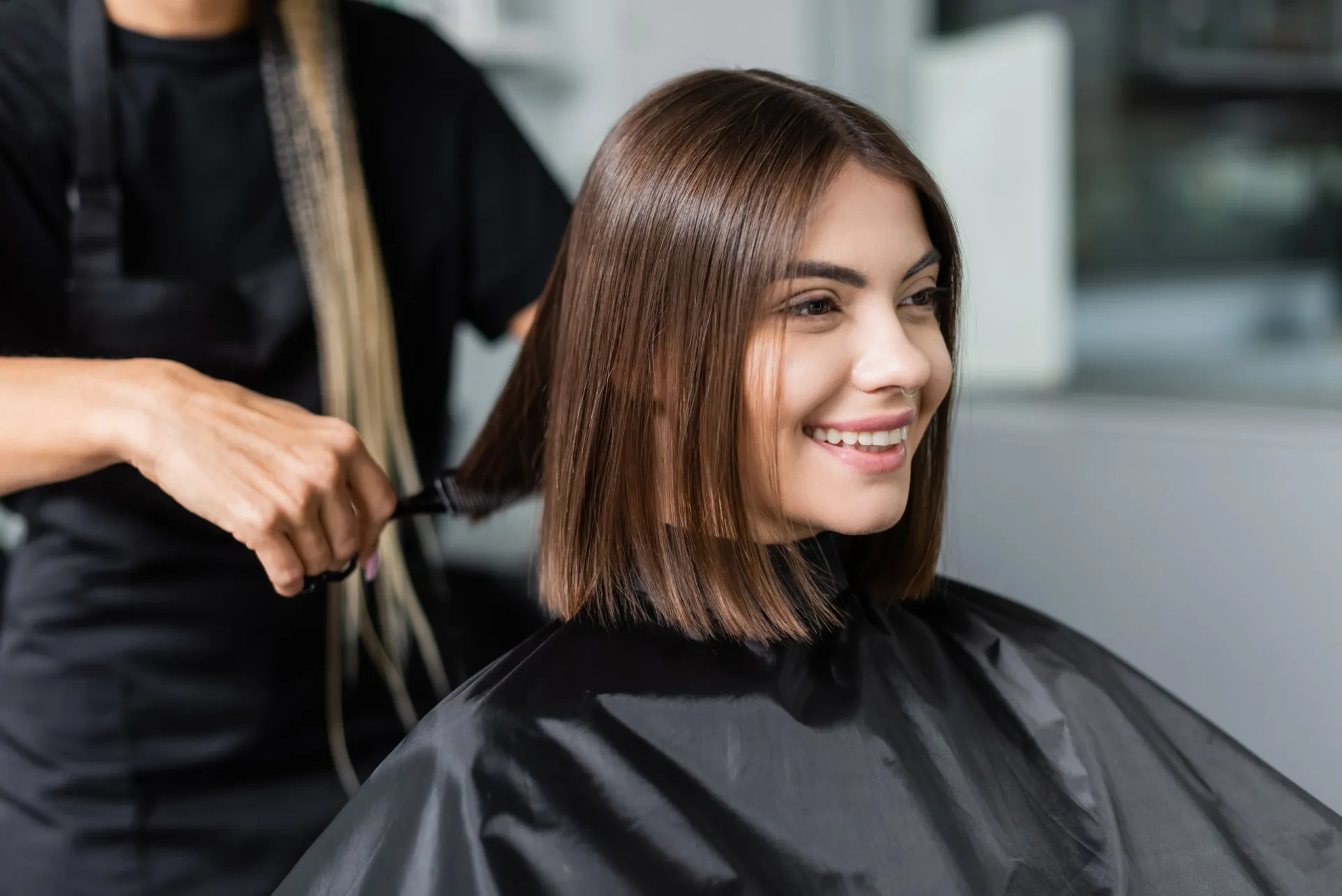 Corte de cabelo curto e prático, que exige poucos cuidados no dia a dia.
