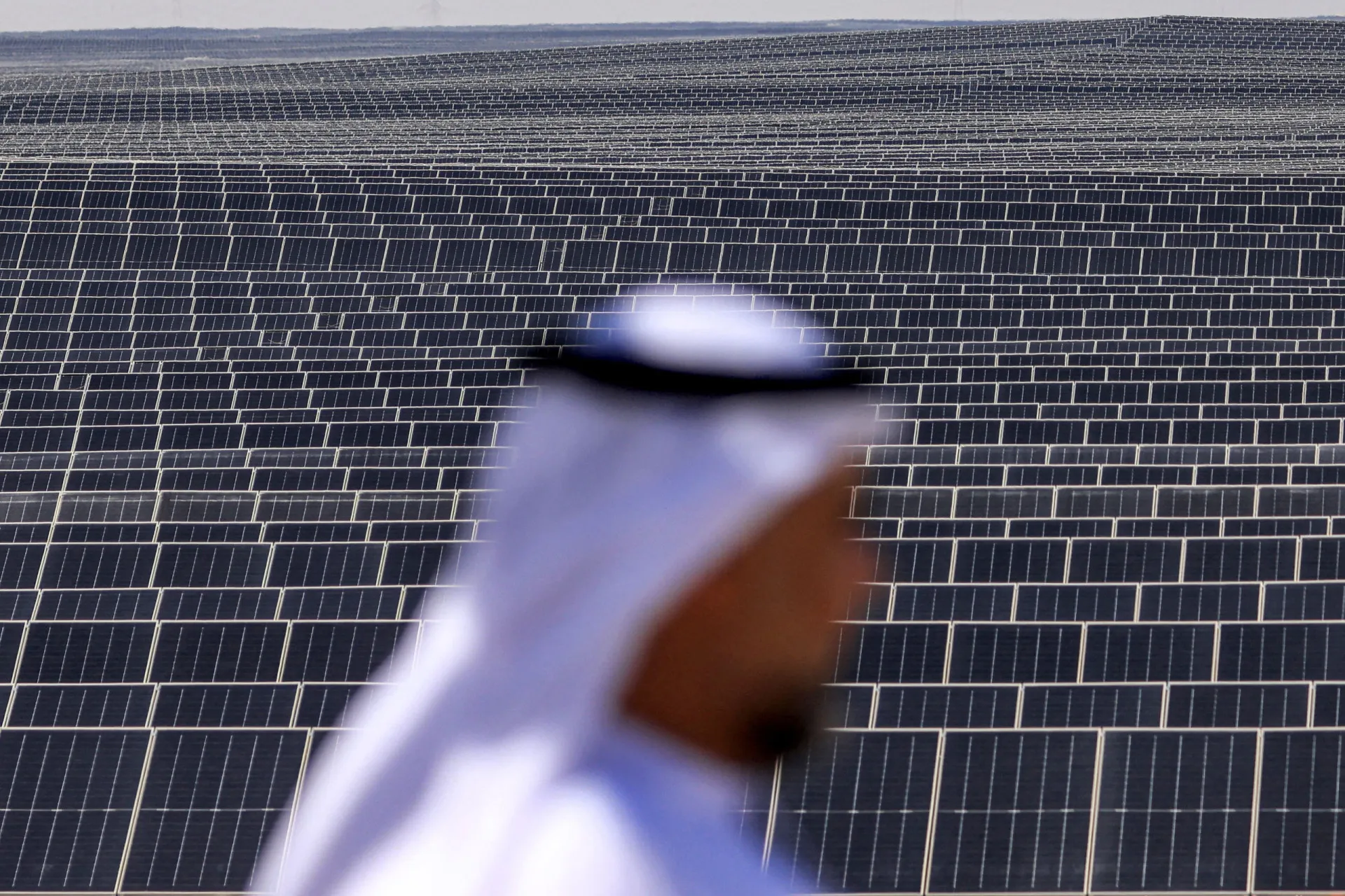 O horizonte de Dubai, nos Emirados Árabes Unidos, com seus arranha-céus futuristas.