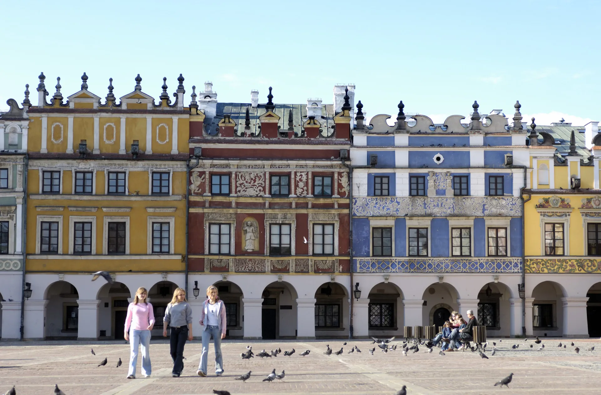 Centro histórico da cidade de Varsóvia, na Polônia, mostrando a reconstrução e a modernização do país.