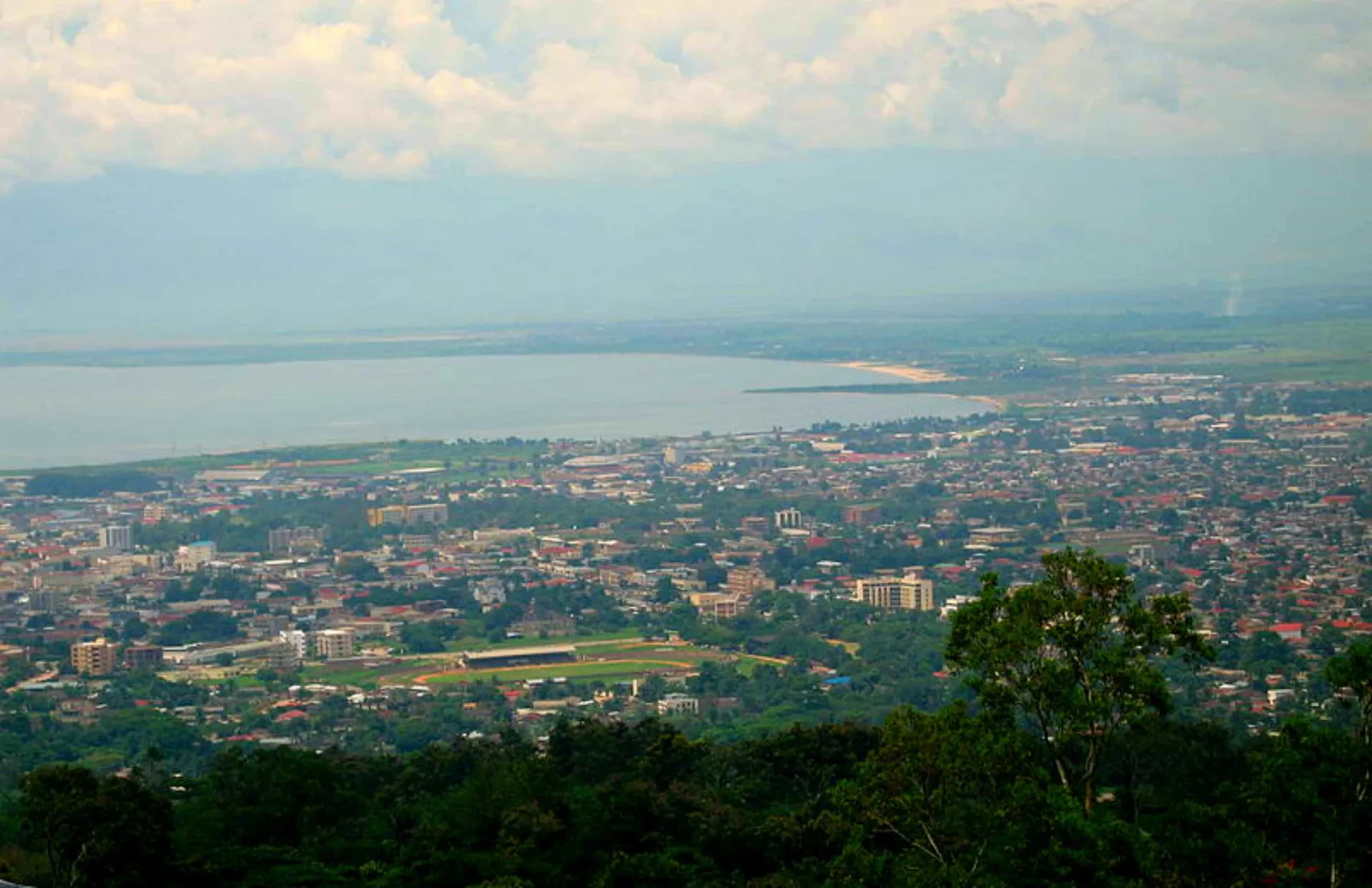Vista do Lago Tanganica a partir do Burundi.